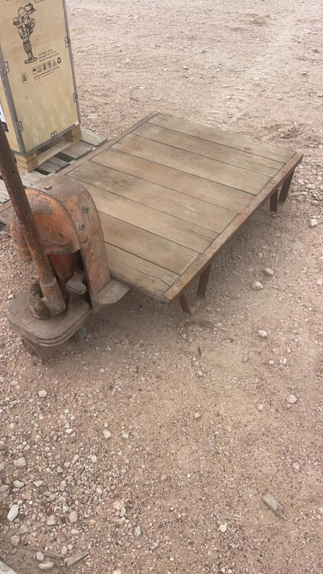 Hydraulic pallet jack & pallet - Image 12 of 12