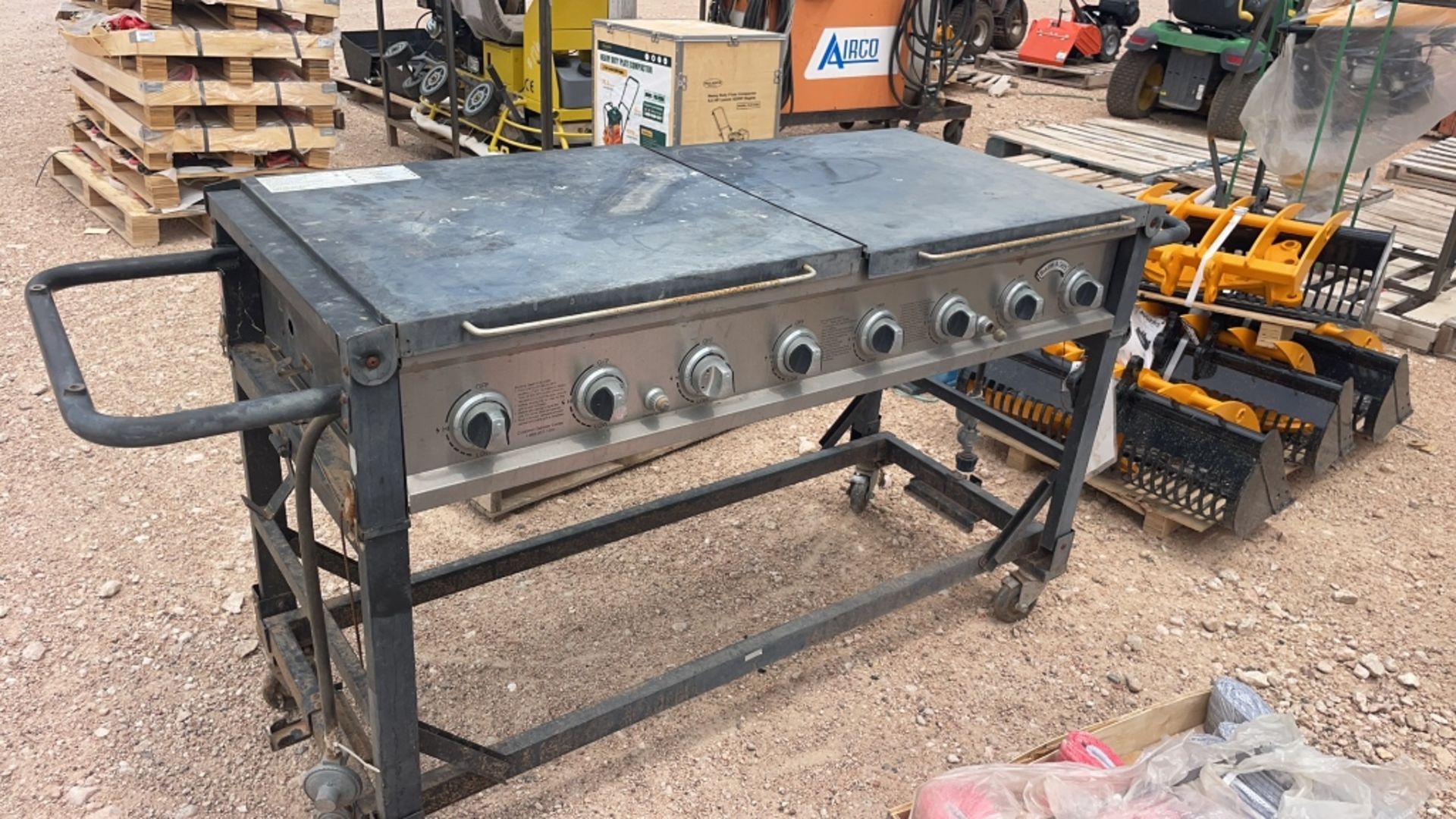 8 Burner Gas grill - Image 3 of 16