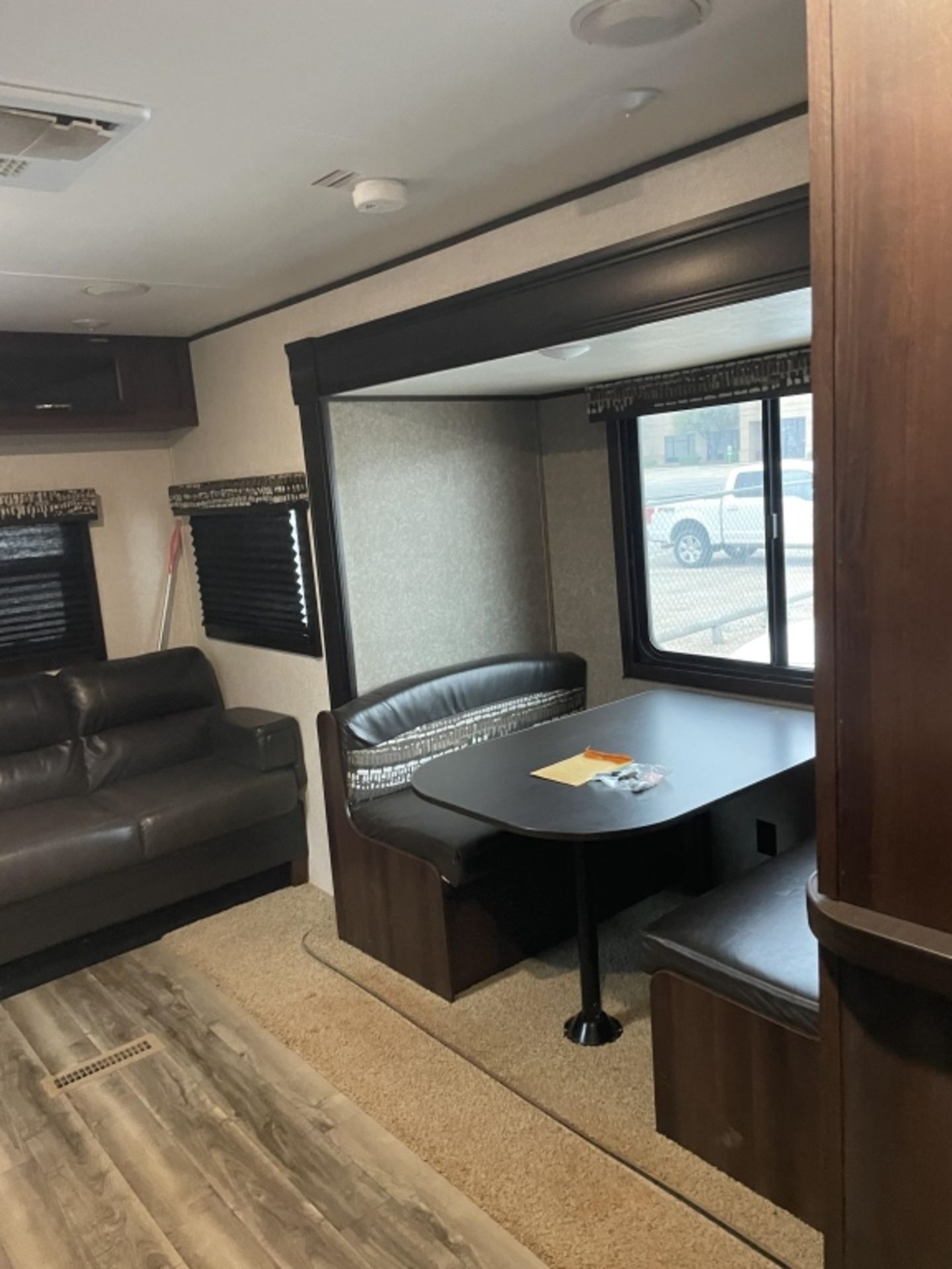 2018 Jayco 24’ Travel Trailer - Image 5 of 16