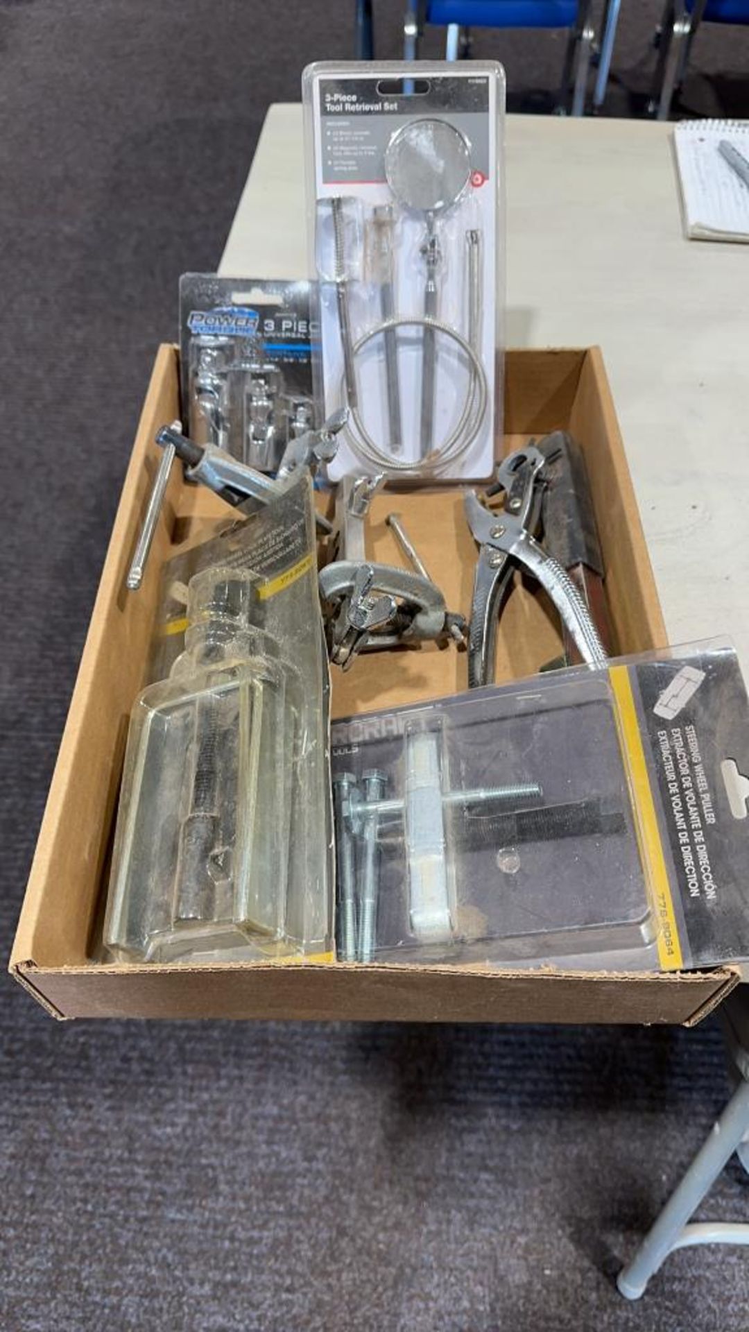 Box of misc tools - Image 2 of 25