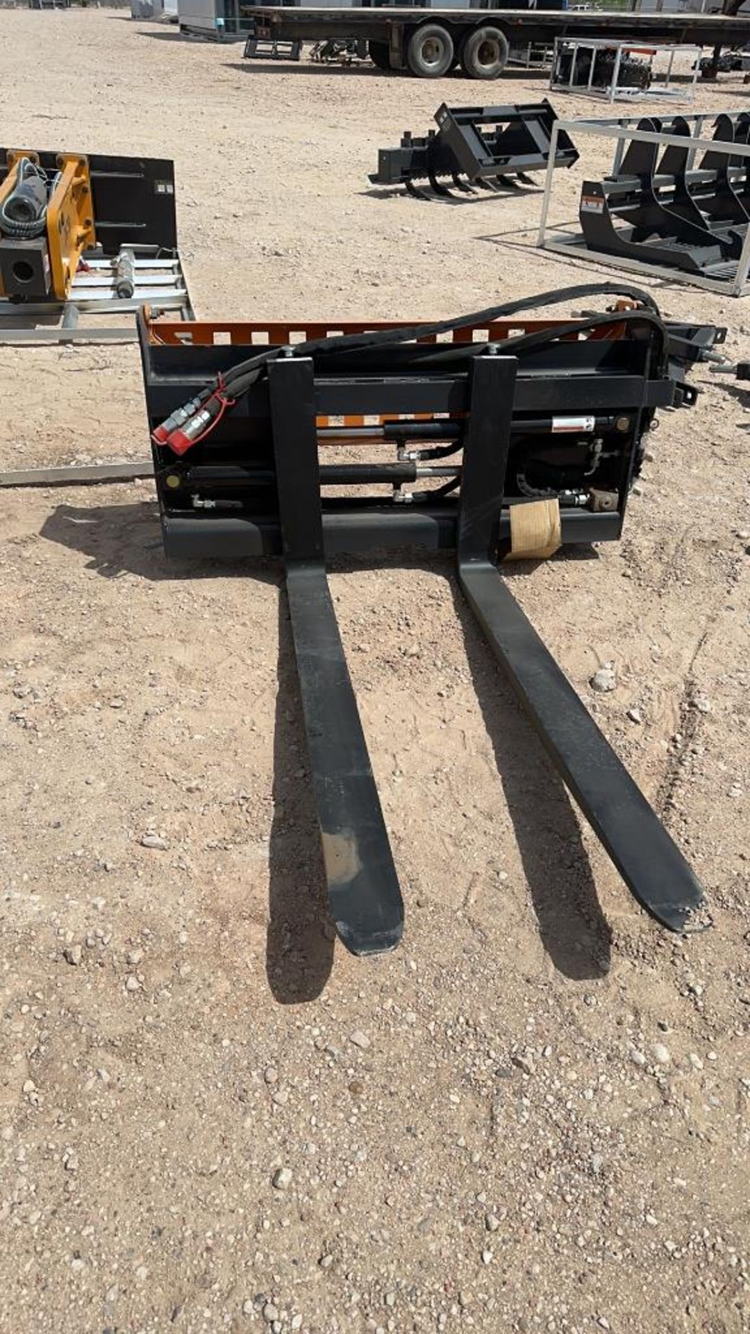 Hydraulic Pallet fork for skid steer - Image 4 of 9