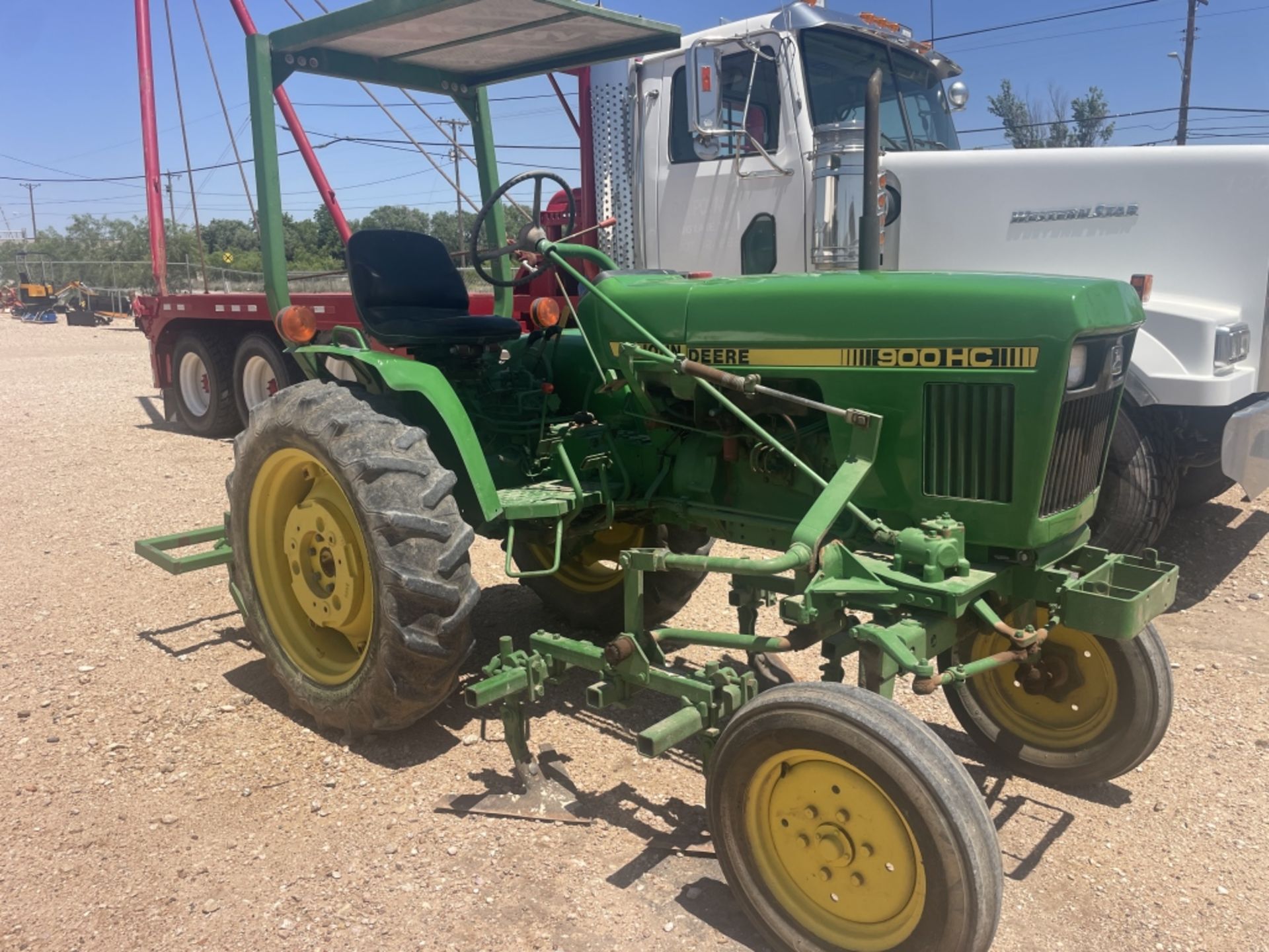 JD 900HC Tractor w/ cultivator - Image 3 of 20