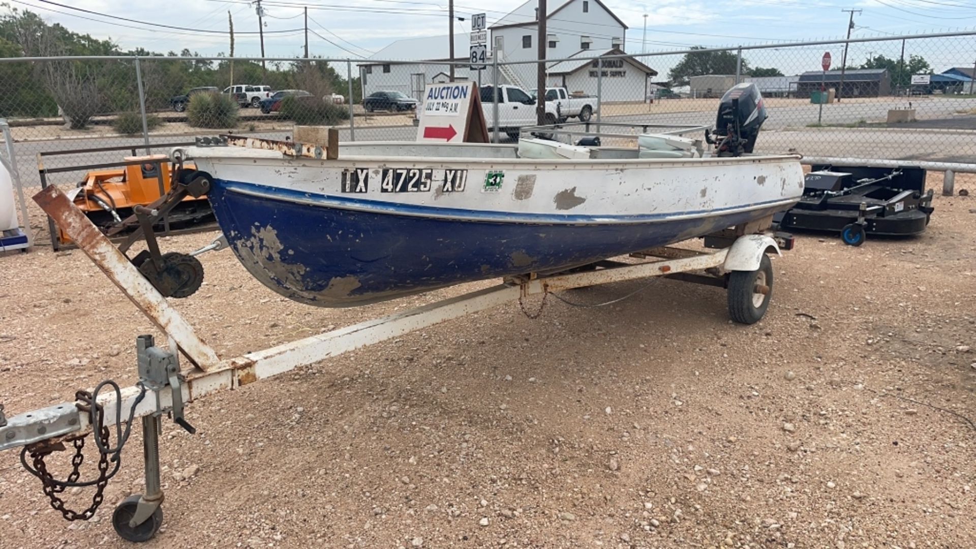 Fishing boat. W/15hp Suzuki engine - Image 4 of 12