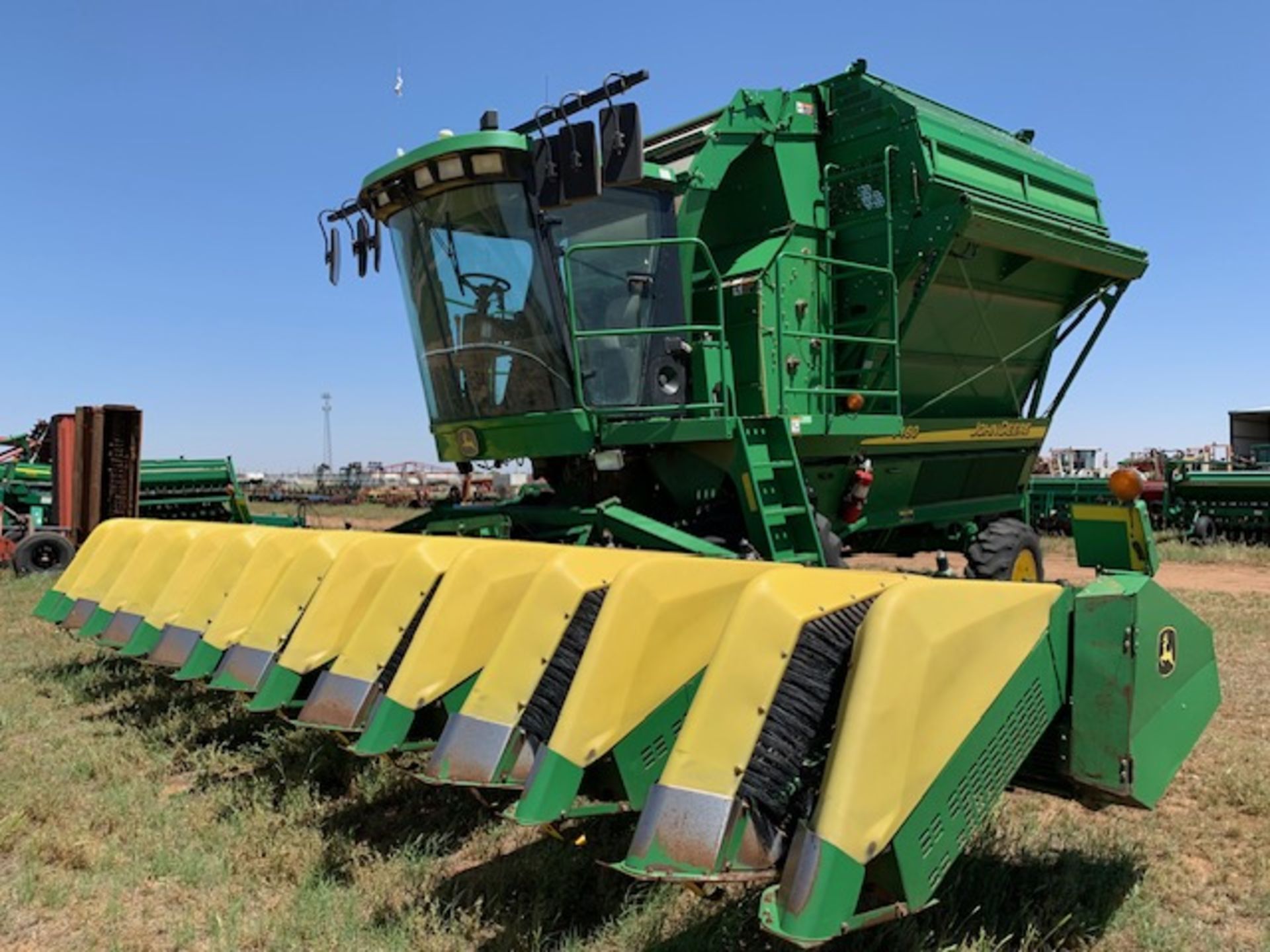 JD 7640 8-row Stripper - Image 4 of 44