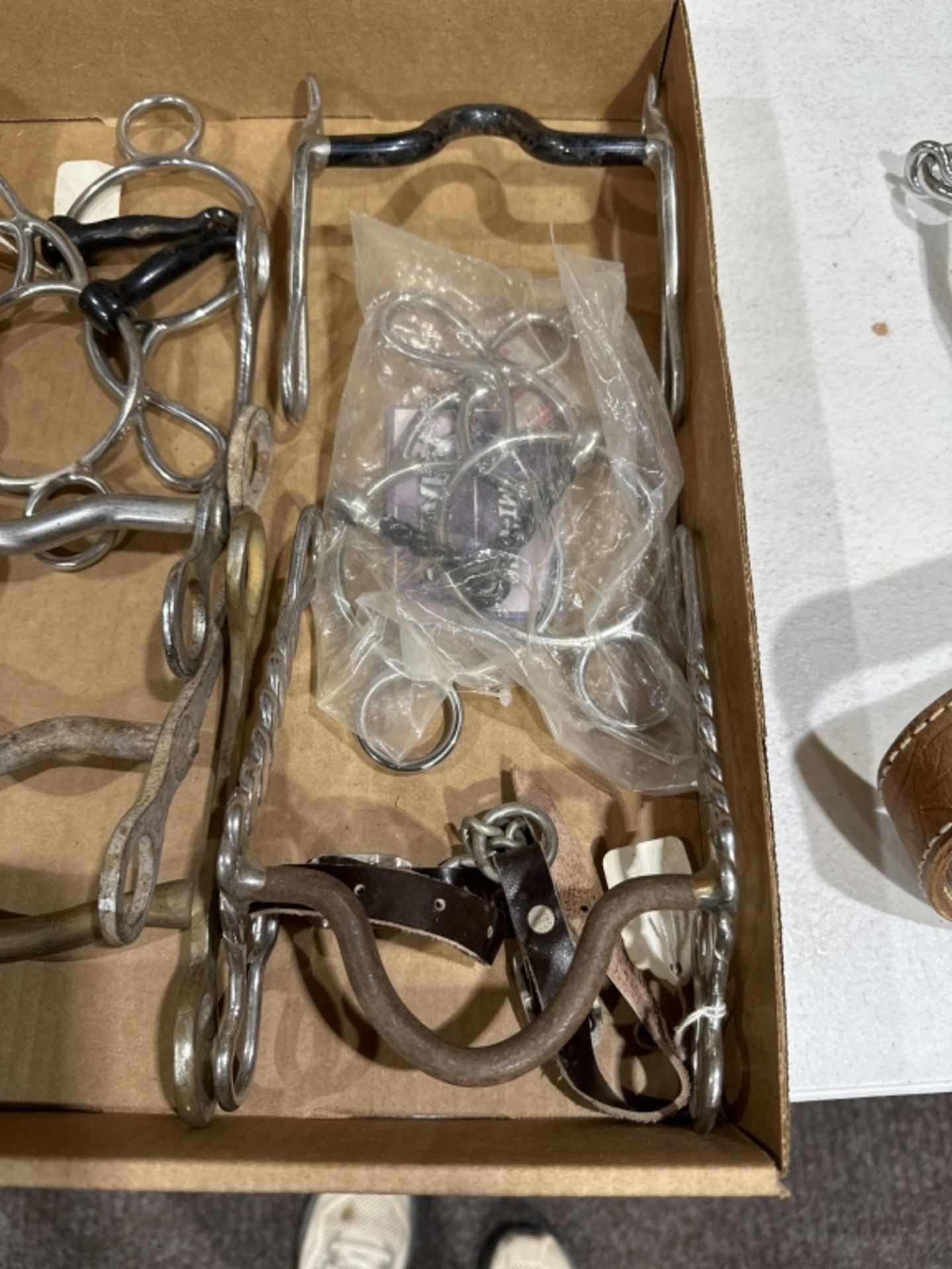 Box of misc bits - Image 11 of 16