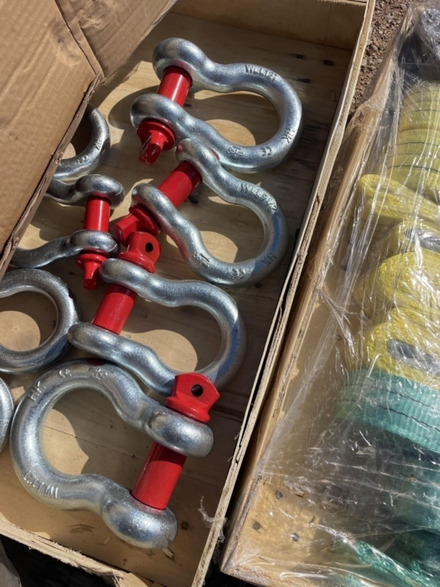 Pallet of 38 3/4-1" shackle