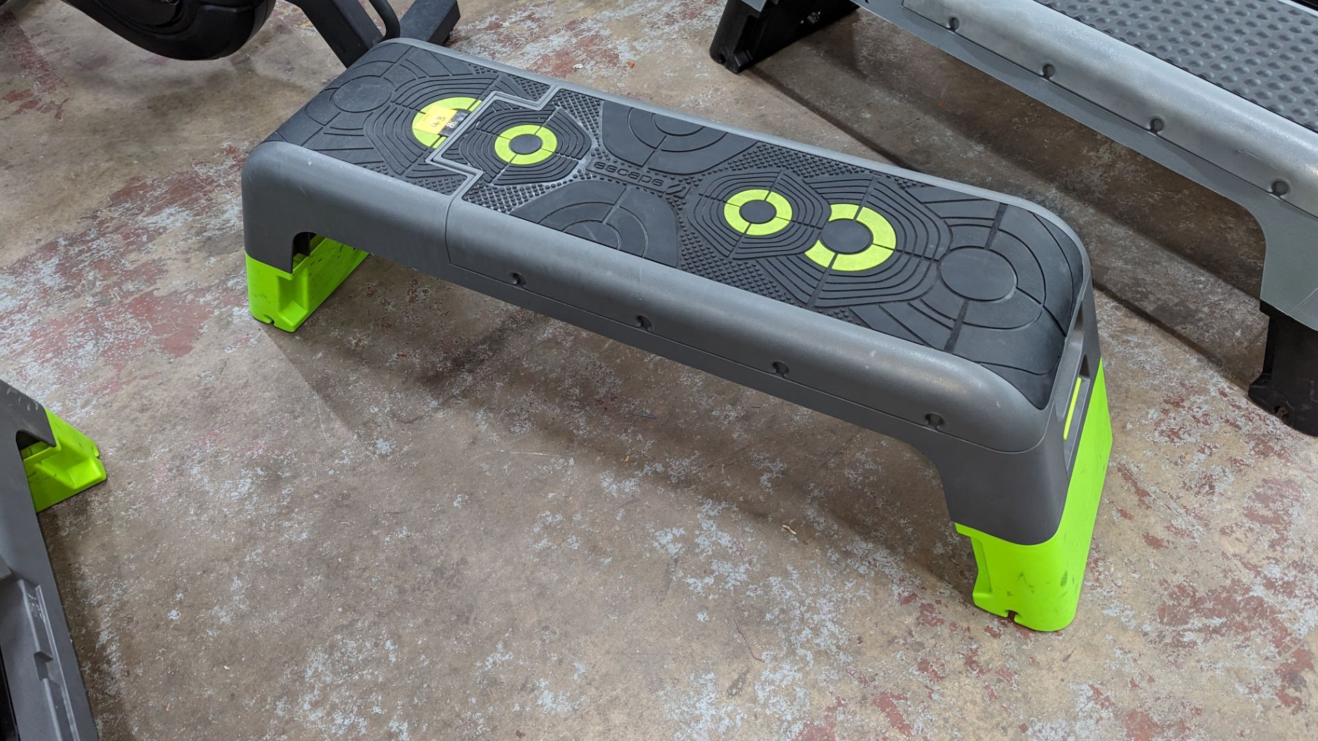 Escape Deck 2.0 multi-adjustable aerobic work-out step/platform, two height levels, fast release leg - Image 4 of 6