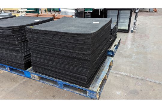 50 off flooring tiles/mats, black, each tile measuring 1 sq m - Image 2 of 5