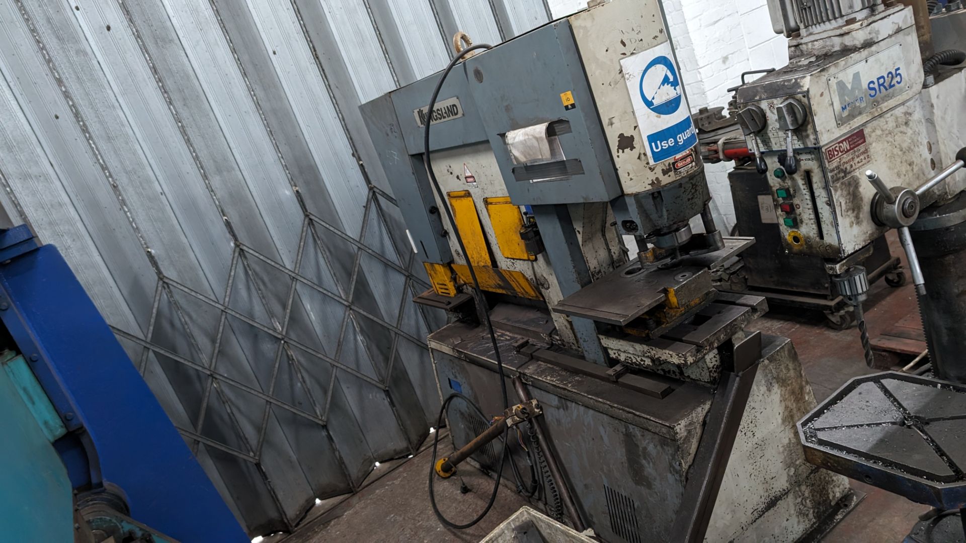 Kingsland multi 125 hydraulic metalworker, serial number 473906. Includes foot pedal plus tooling a - Image 21 of 22