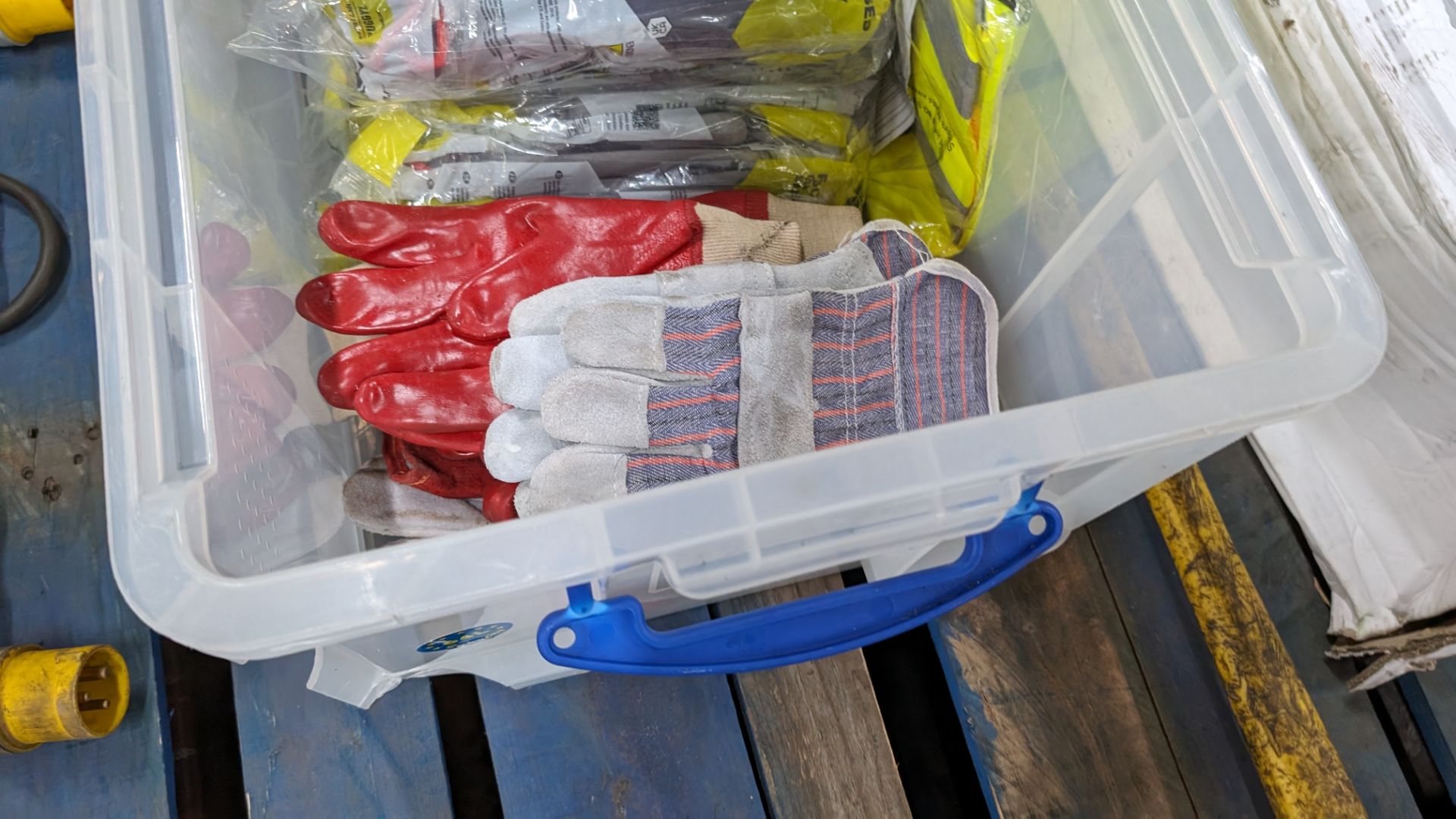 PPE equipment comprising the contents of a crate of gloves plus small quantity of hi-vis clothing & - Image 3 of 6