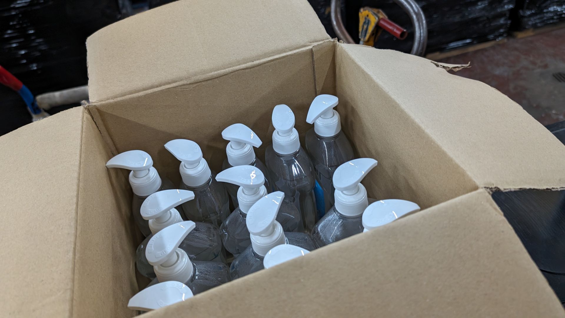 2 boxes of hand sanitiser - 28 off 500ml bottles in total - Image 3 of 5