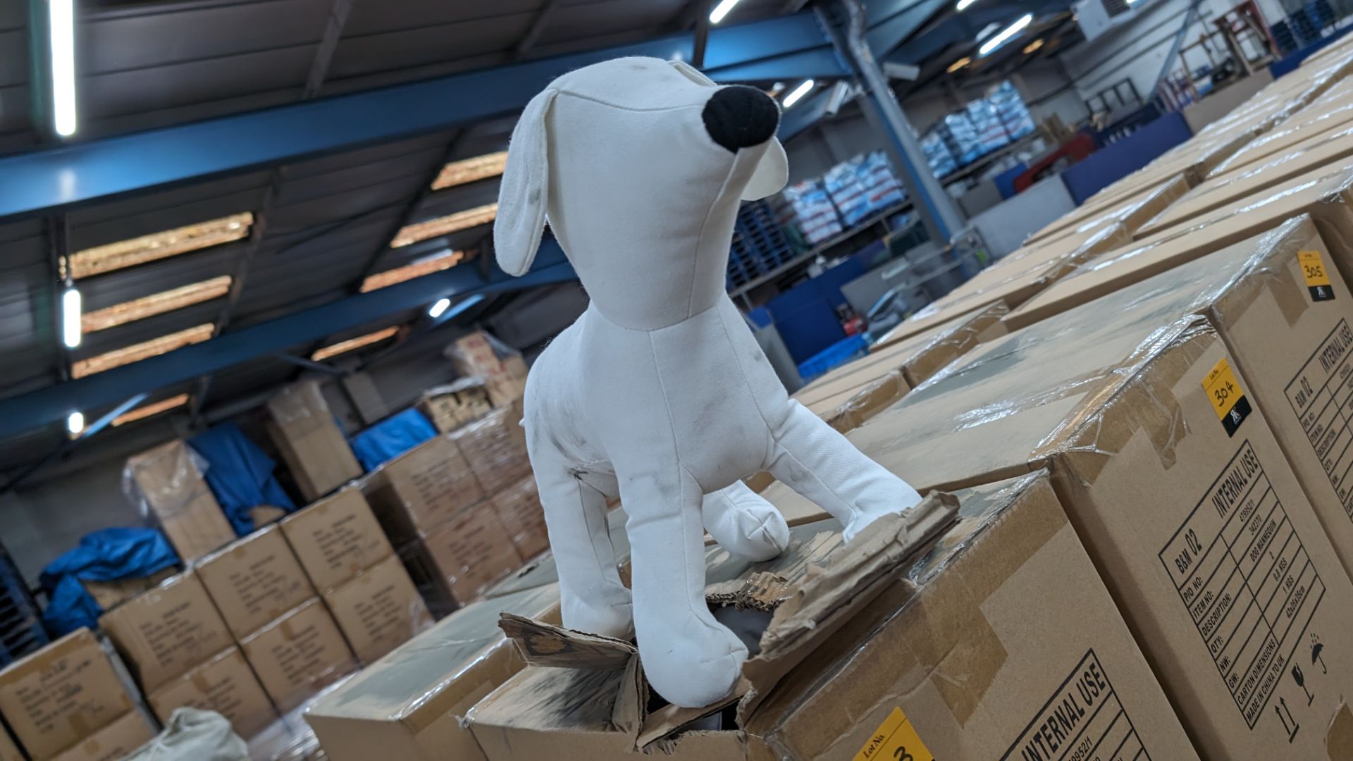 16 off dog mannequins (8 boxes each with 2 mannequins) - Image 3 of 3