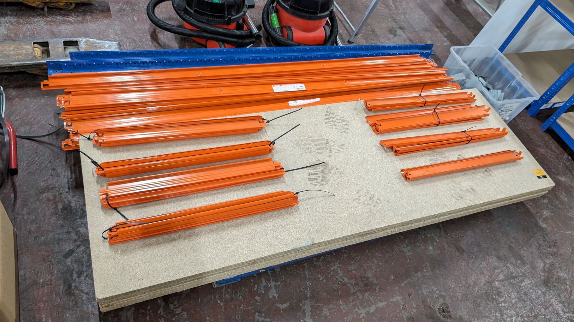 Quantity of orange & blue bolt-free racking comprising 8 uprights each 1,785mm tall, 16 beams each 1 - Image 2 of 8