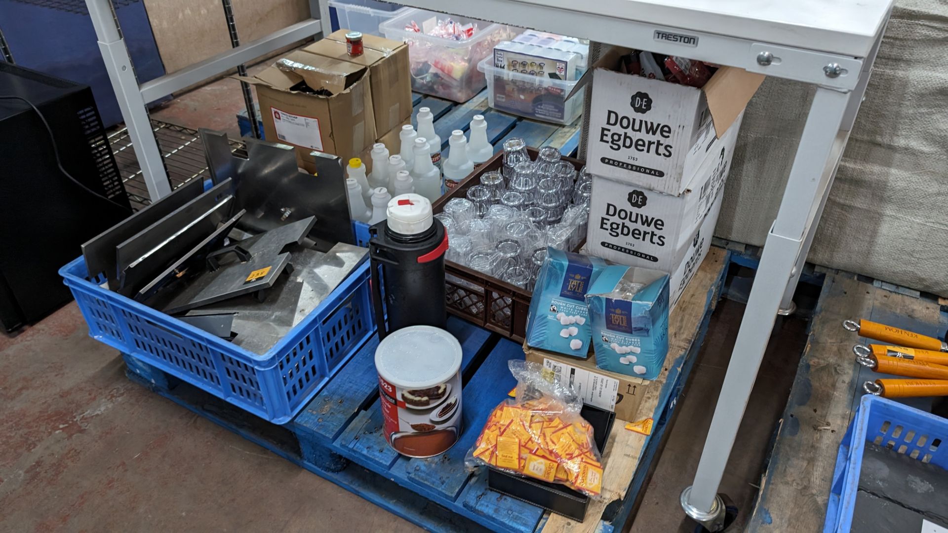 The contents of a pallet of miscellaneous items including stainless steel lids, plastic heavy duty t - Image 11 of 11