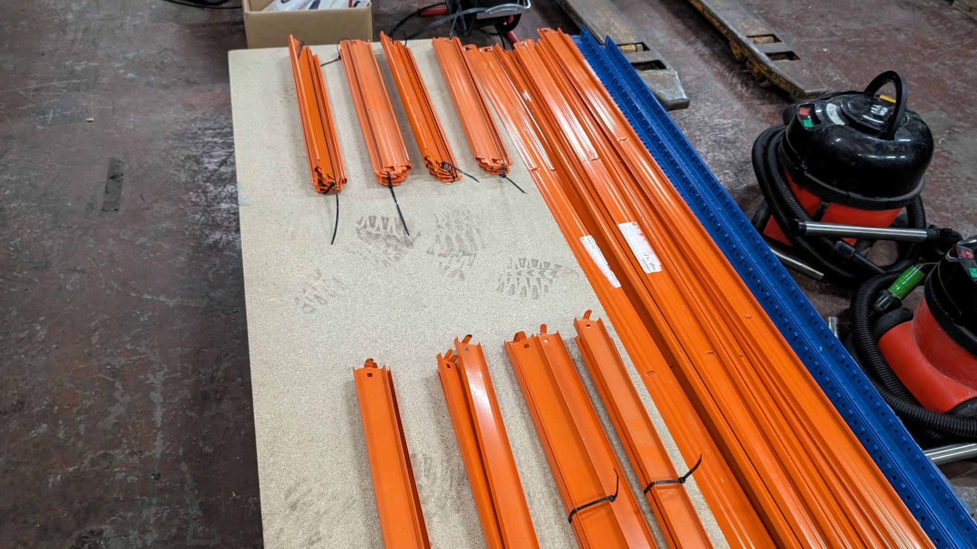 Quantity of orange & blue bolt-free racking comprising 8 uprights each 1,785mm tall, 16 beams each 1 - Image 8 of 8