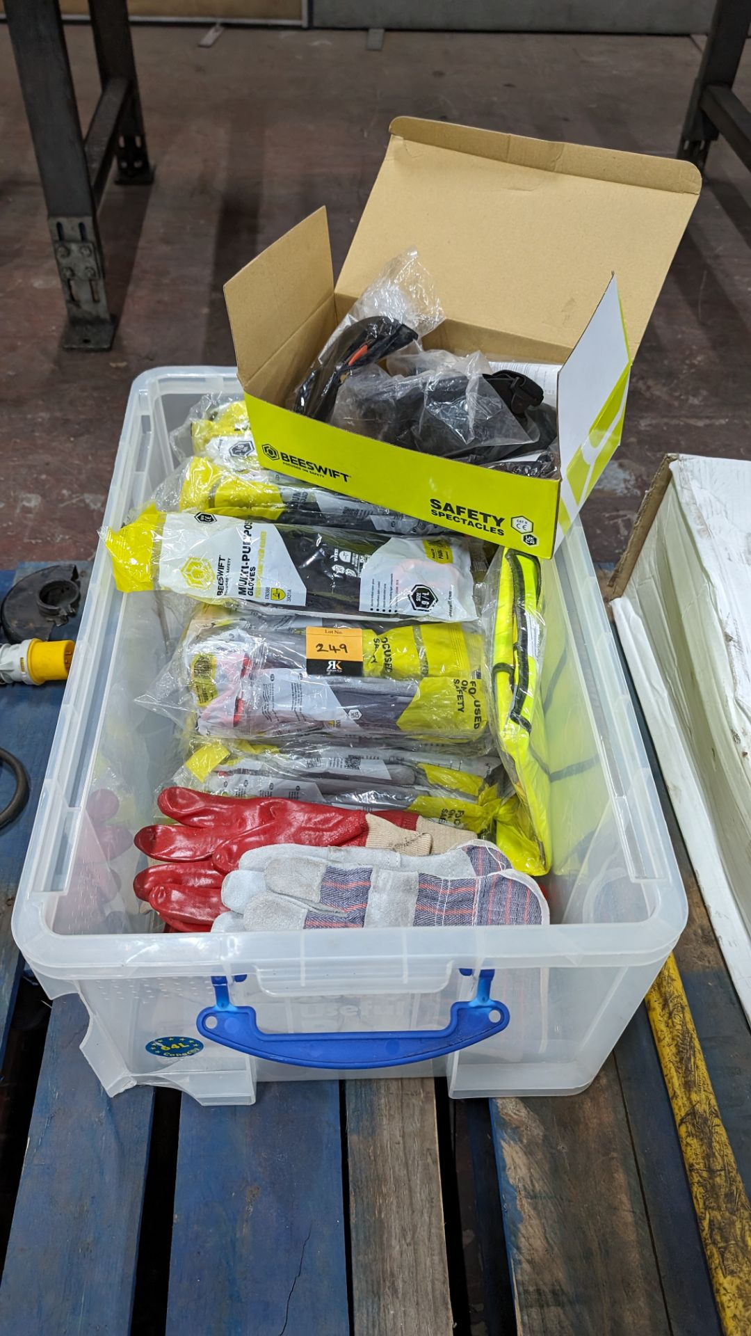 PPE equipment comprising the contents of a crate of gloves plus small quantity of hi-vis clothing & - Image 2 of 6