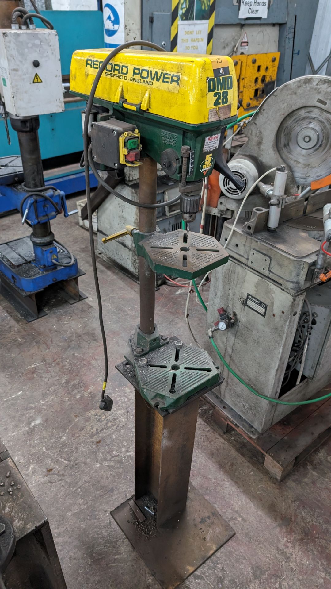 Record power model DMD28 drill on dedicated single pedestal heavy duty column stand - Image 4 of 5
