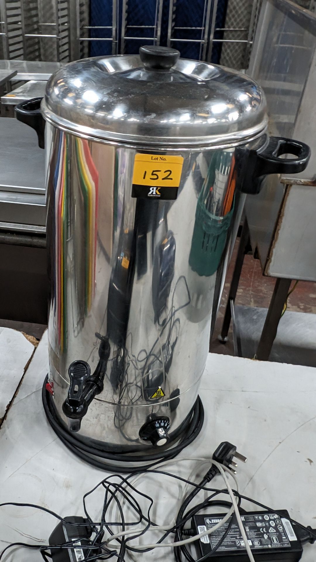 Stainless steel hot water boiler/urn