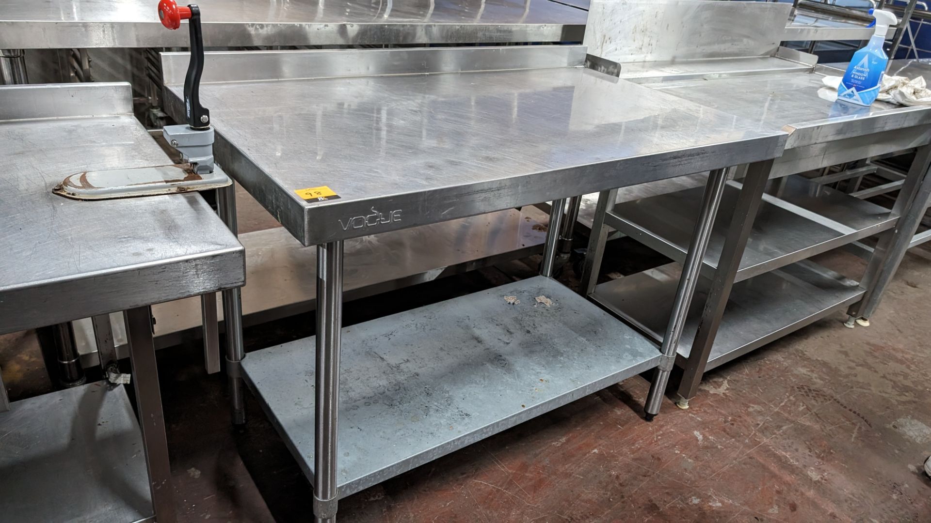 Vogue stainless steel twin tier table with splashback to top shelf, max external dimensions 1200 x 7 - Image 2 of 3