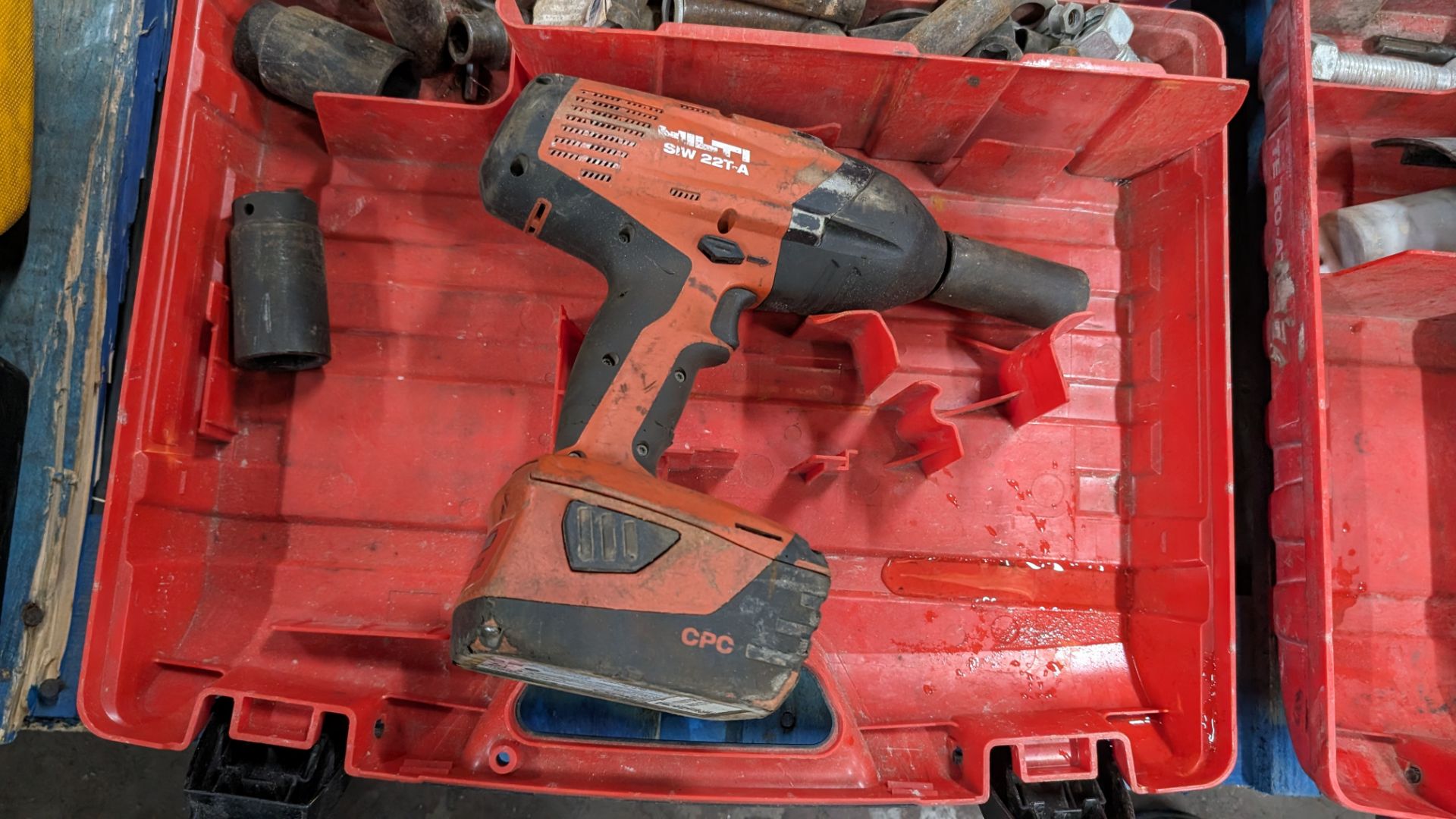 Hilti model SIW22T-A cordless drill including 21.6V battery plus assorted sockets for use with same - Image 5 of 7