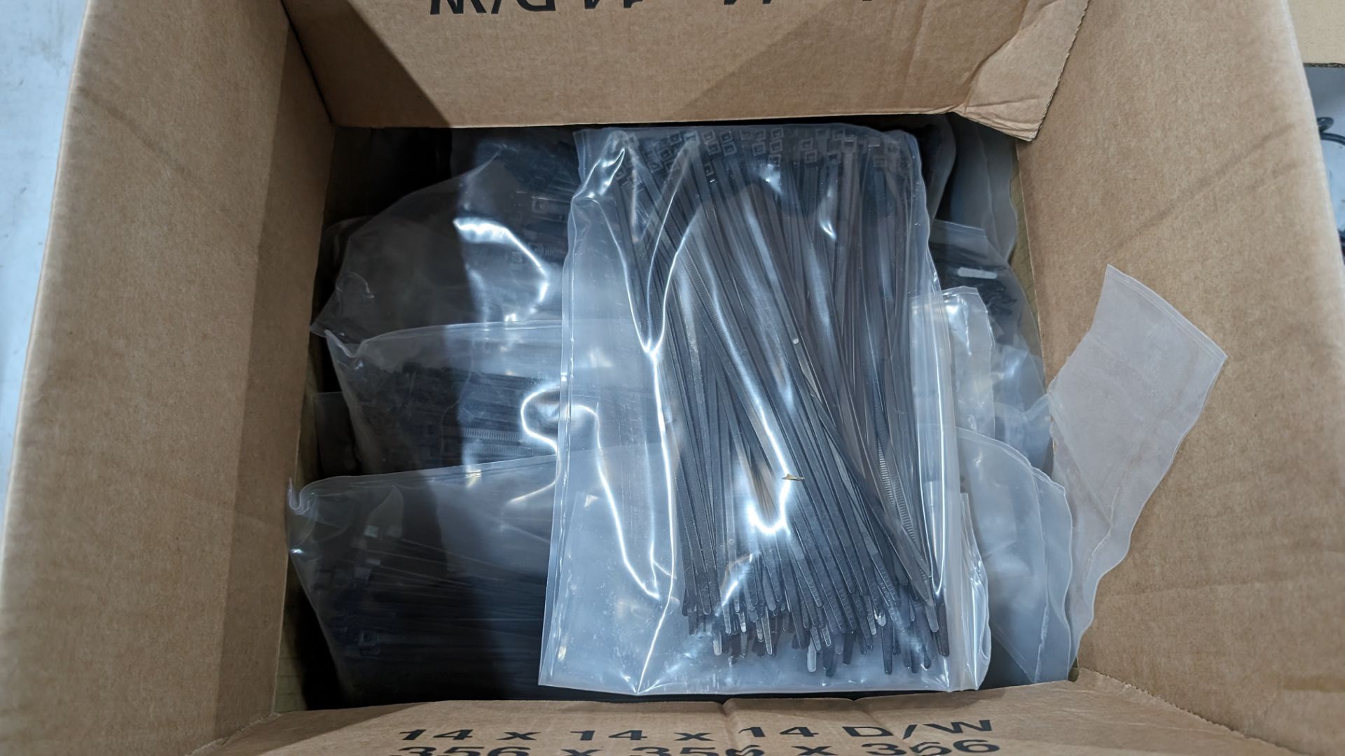 Box of cable ties - Image 3 of 4