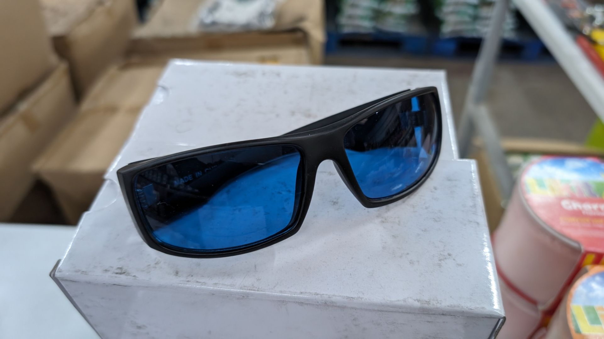 10 off Shady's Blue Tint sunglasses, each in their case, including soft carry bag and box - Bild 4 aus 4