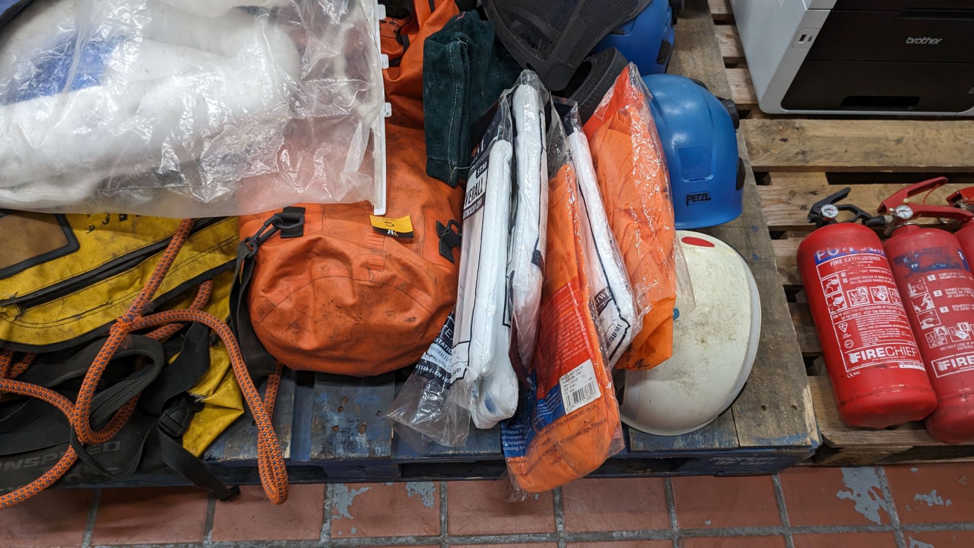 The contents of a pallet of assorted safety equipment, PPE, spill kits & more - Image 4 of 9