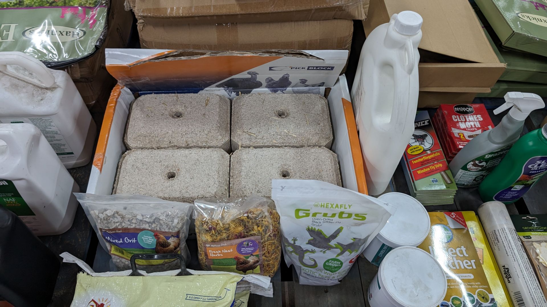 The contents of a pallet of animal related items including horse mesh masks, assorted oils, poultry - Image 7 of 10