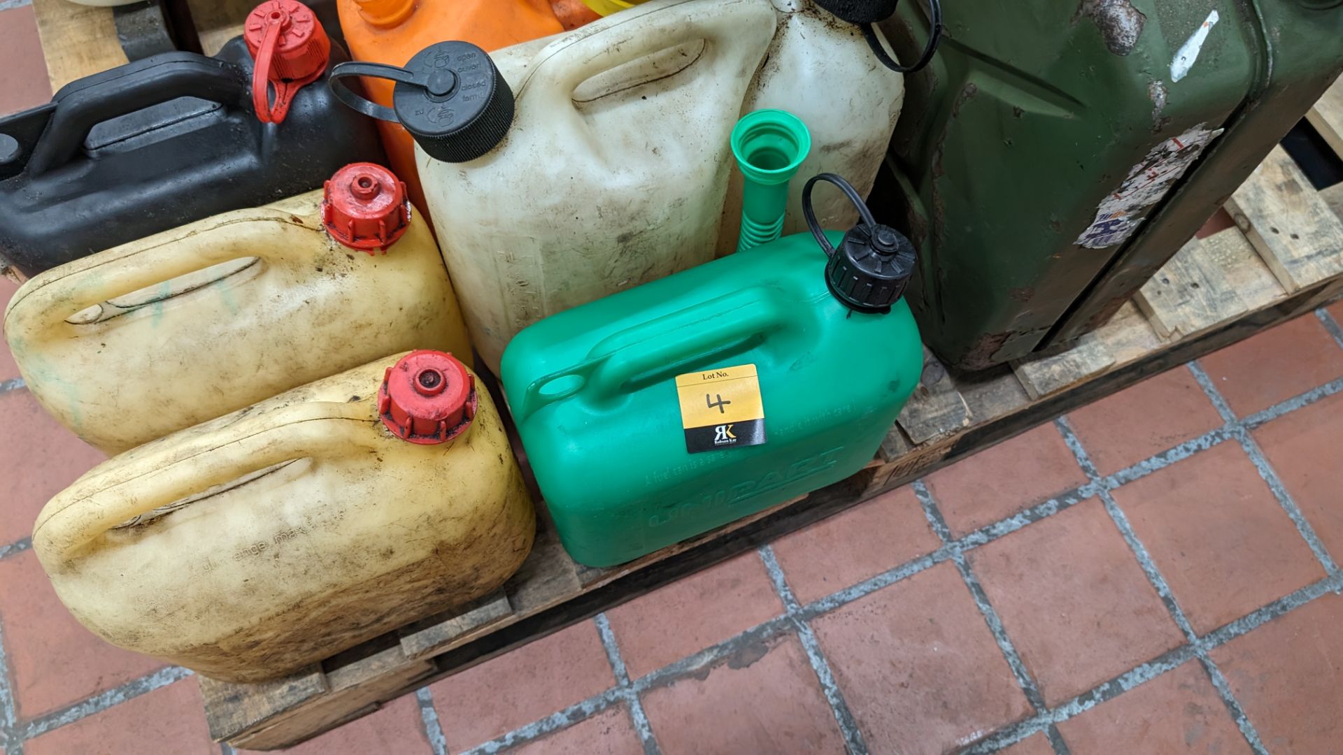 The contents of a pallet comprising a large Endura spray unit plus a quantity of empty plastic & met - Image 9 of 9