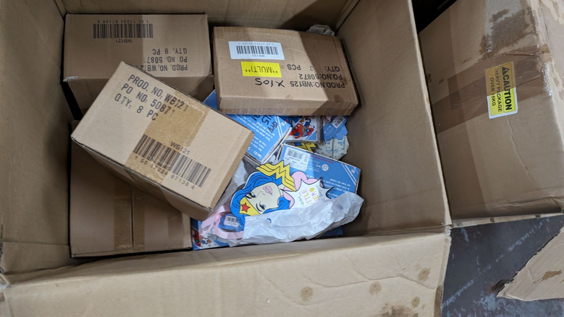 The contents of a pallet of Super Hero gifts including socks, hanging signs, alarm clocks, stacking - Image 9 of 11