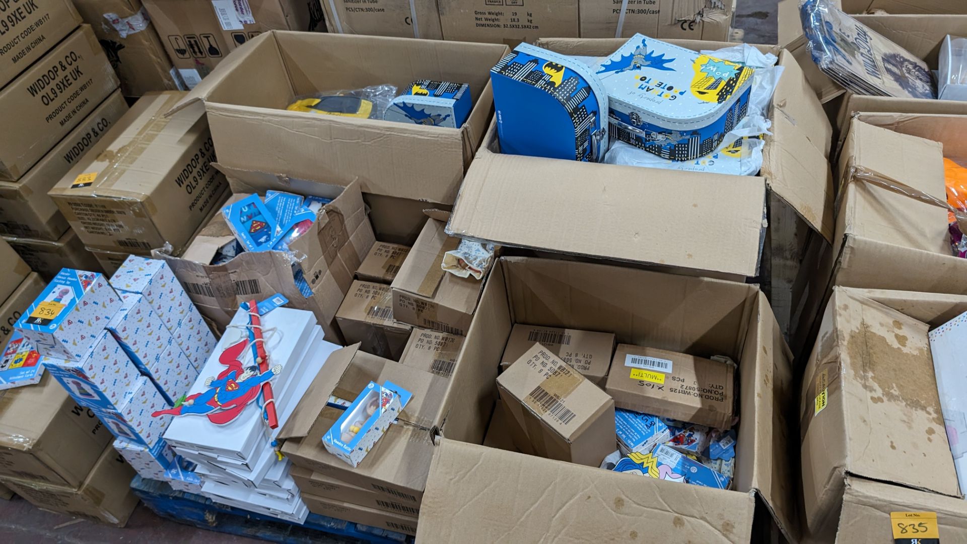 The contents of a pallet of Super Hero gifts including socks, hanging signs, alarm clocks, stacking - Image 11 of 11