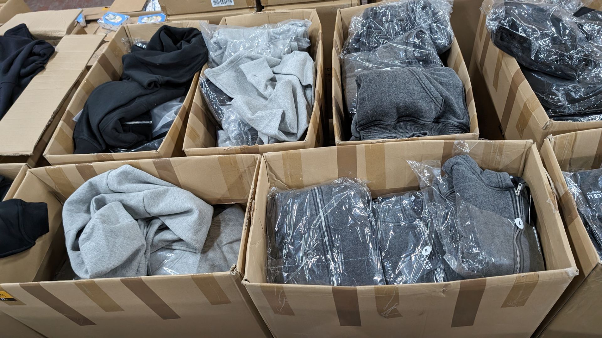 5 boxes of YCB zip-up hoodies, crop tops & similar - the contents of a pallet - Image 8 of 8