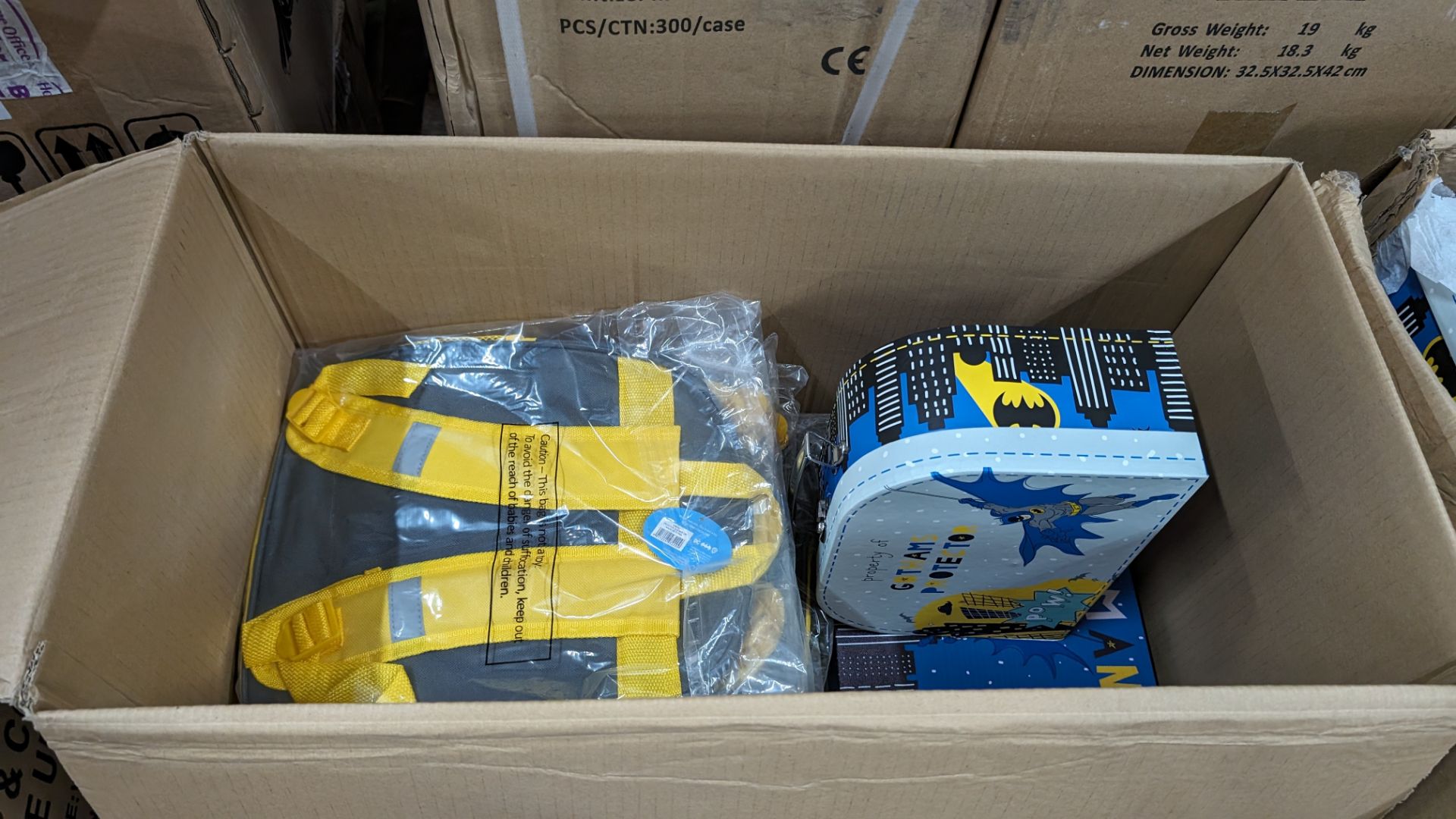 The contents of a pallet of Super Hero gifts including socks, hanging signs, alarm clocks, stacking - Image 7 of 11