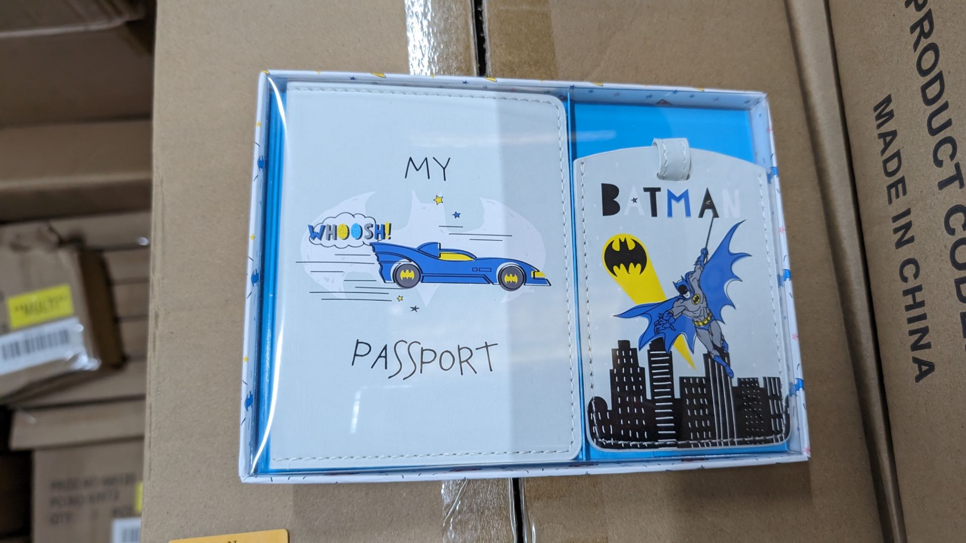 96 off Batman passport & luggage tag gift sets. 4 cartons - Image 2 of 3