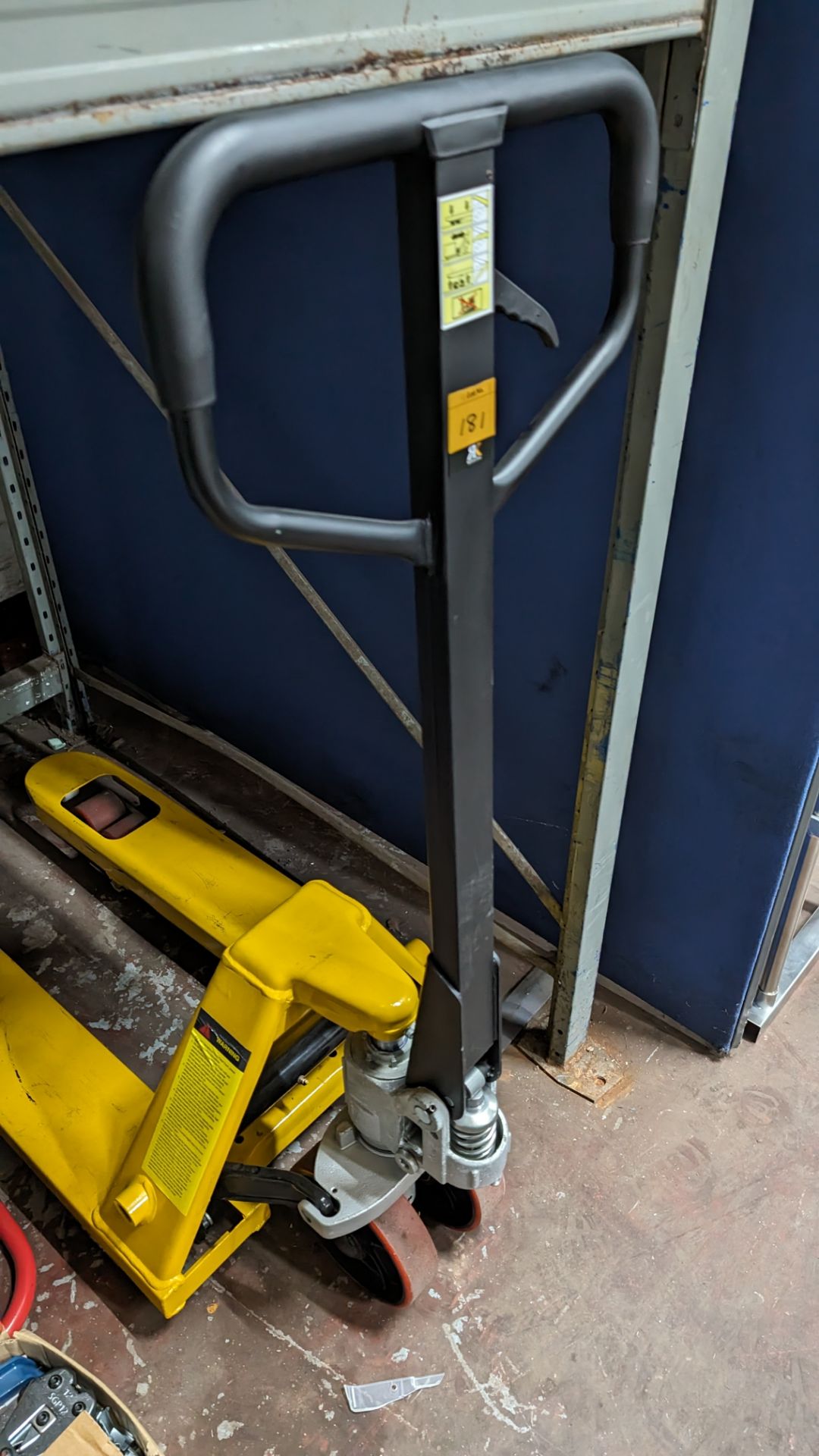 Short arm euro pallet truck - Image 5 of 7