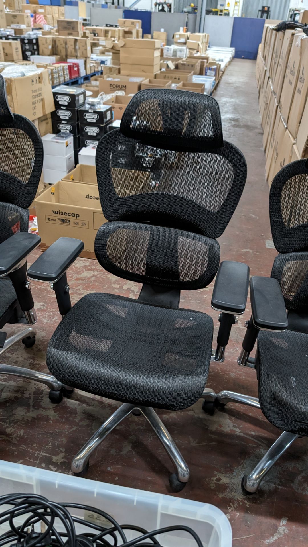 4 off black mesh fabric and chrome modern chairs with arms and headrests. NB: The chairs in lot 24 - Image 4 of 6