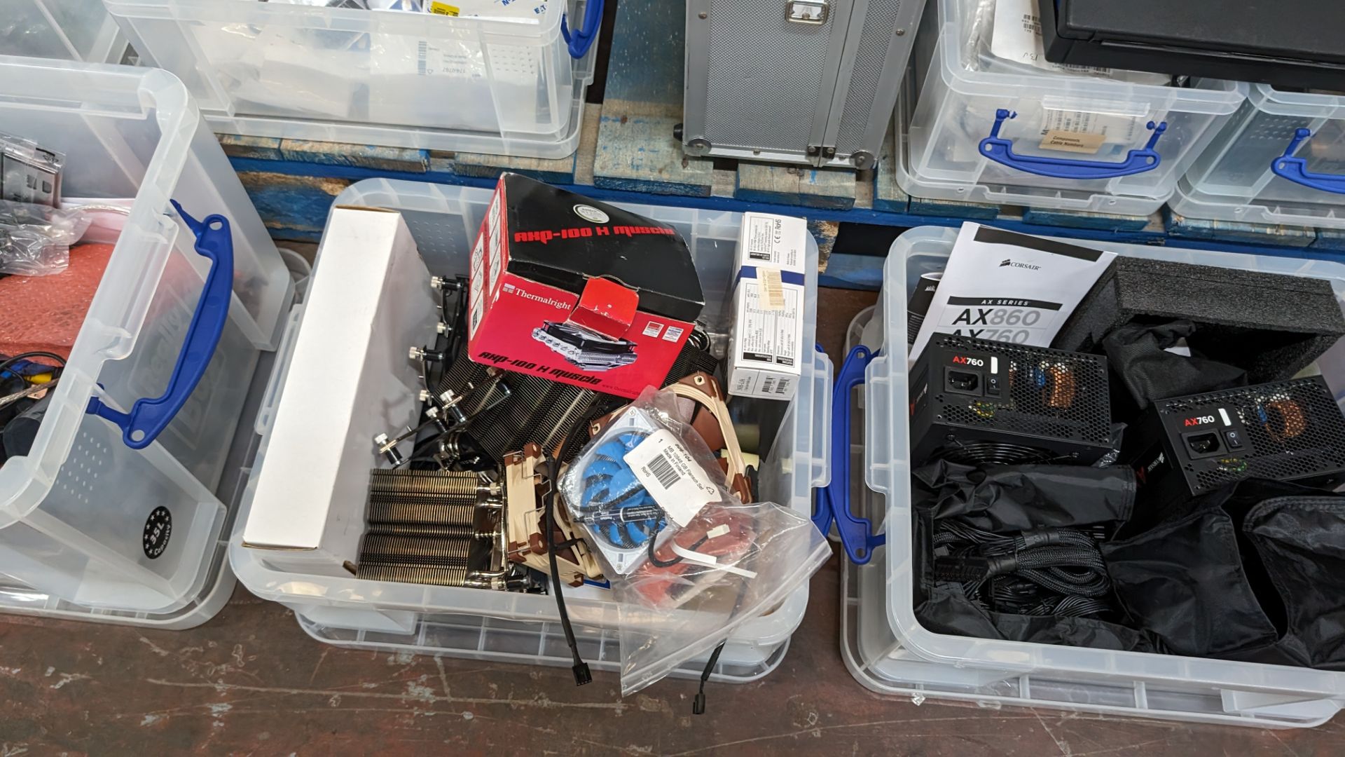 The contents of 6 crates of assorted computer components and miscellaneous - Image 4 of 10