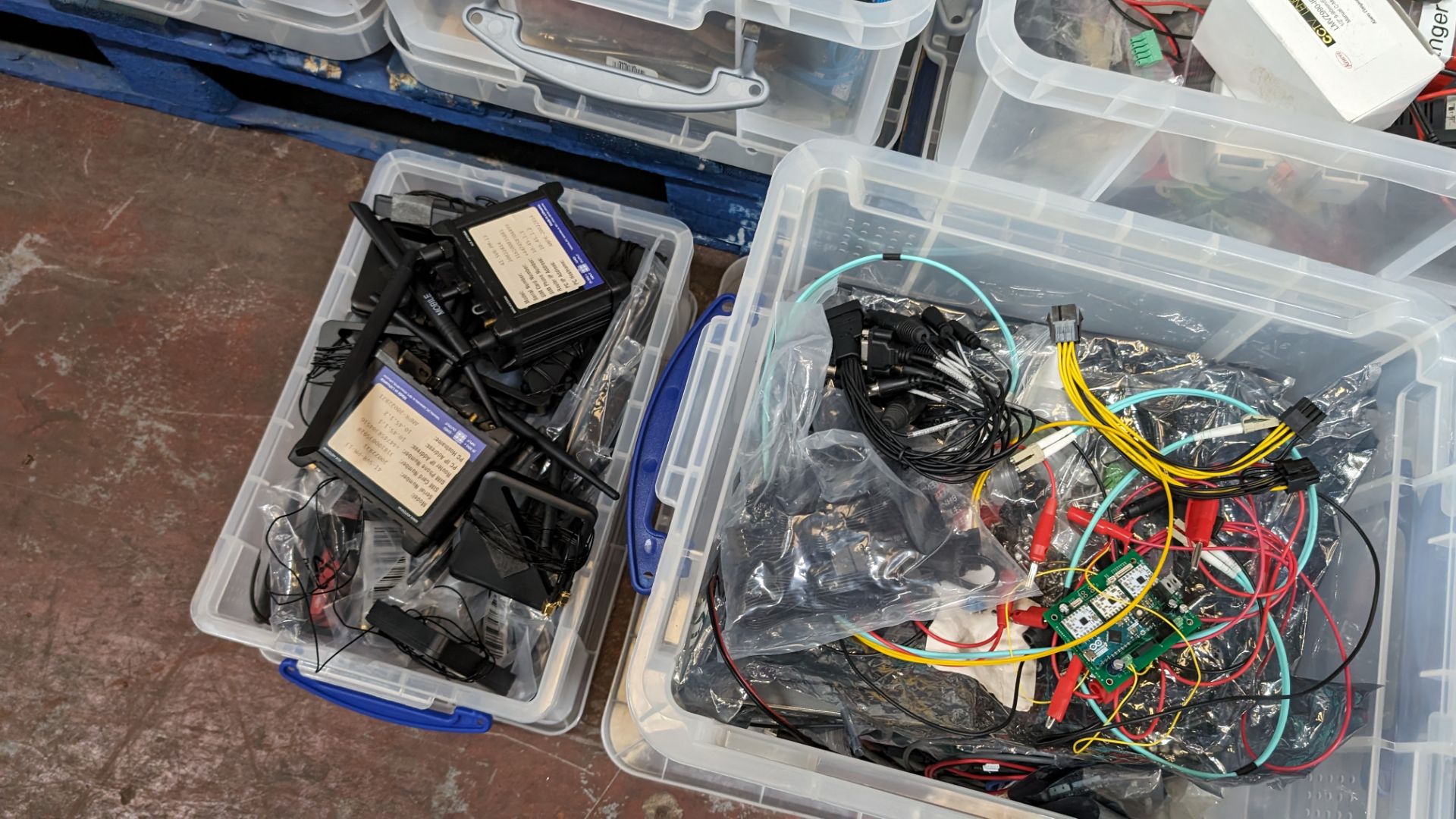 The contents of 6 crates of assorted computer components and miscellaneous - Image 8 of 10