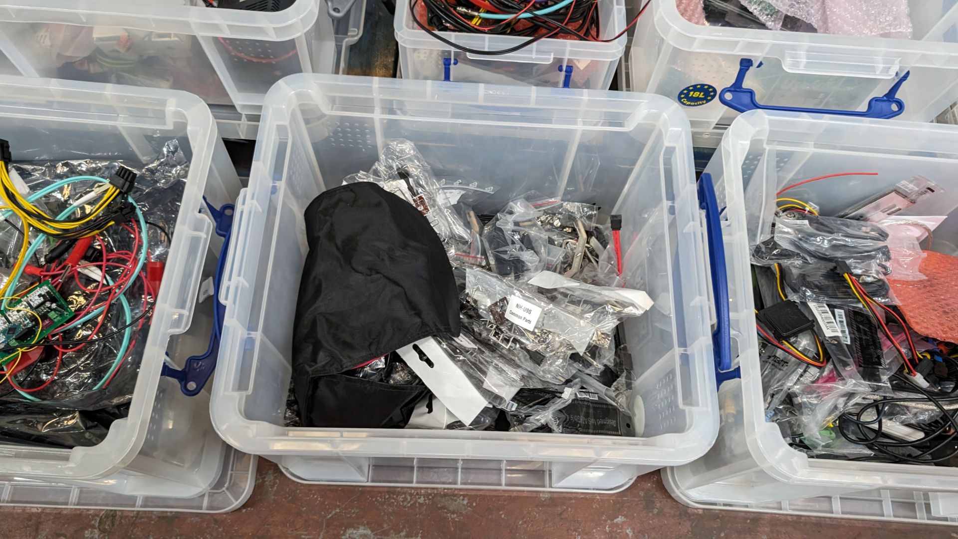 The contents of 6 crates of assorted computer components and miscellaneous - Image 6 of 10