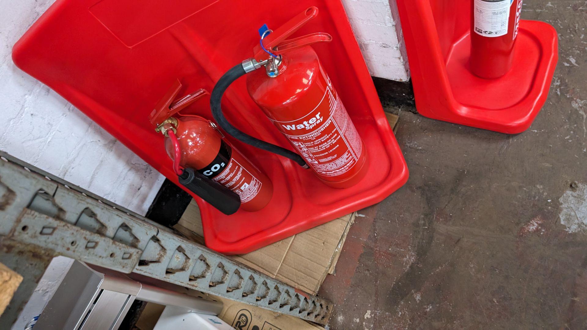 Quantity of fire extinguisher equipment comprising 3 fire extinguishers, 1 x double dispenser/stand - Image 4 of 7