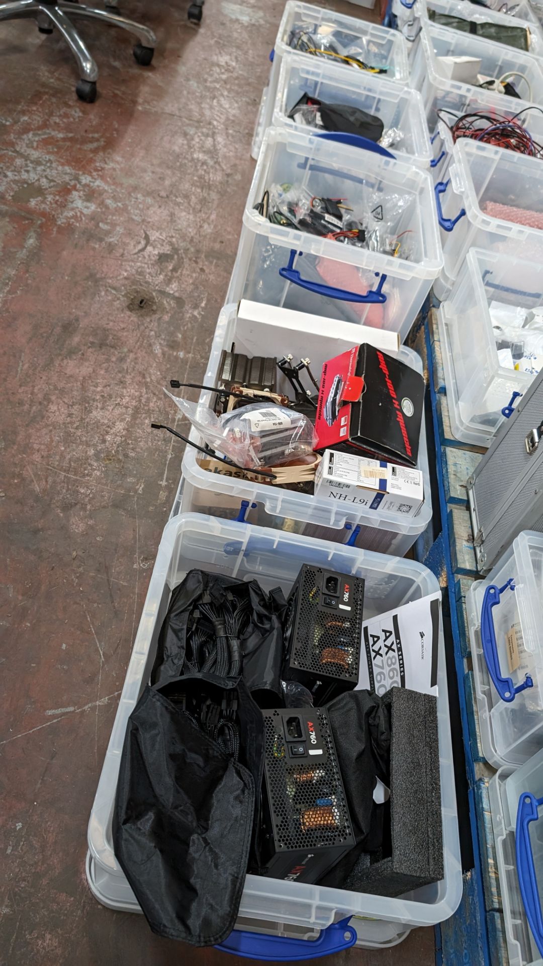 The contents of 6 crates of assorted computer components and miscellaneous - Image 10 of 10