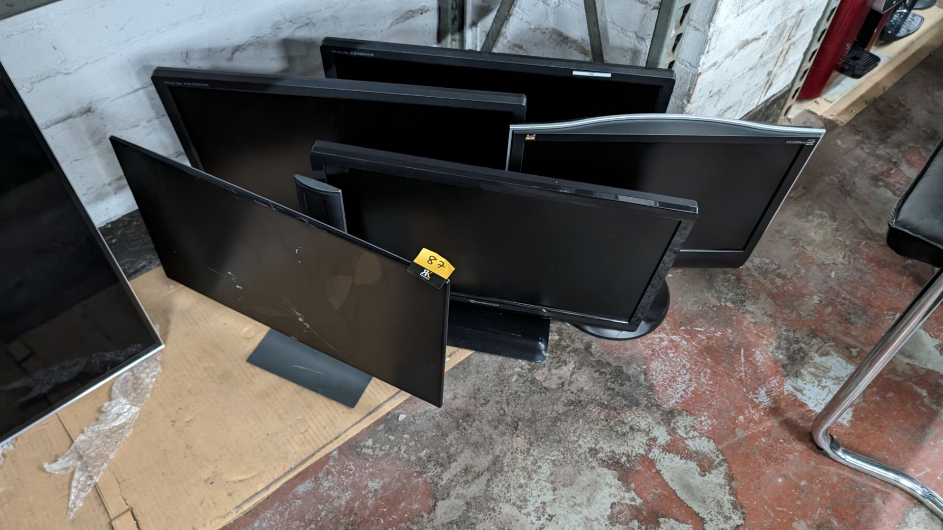 5 off assorted widescreen monitors each on desktop stand (damaged)