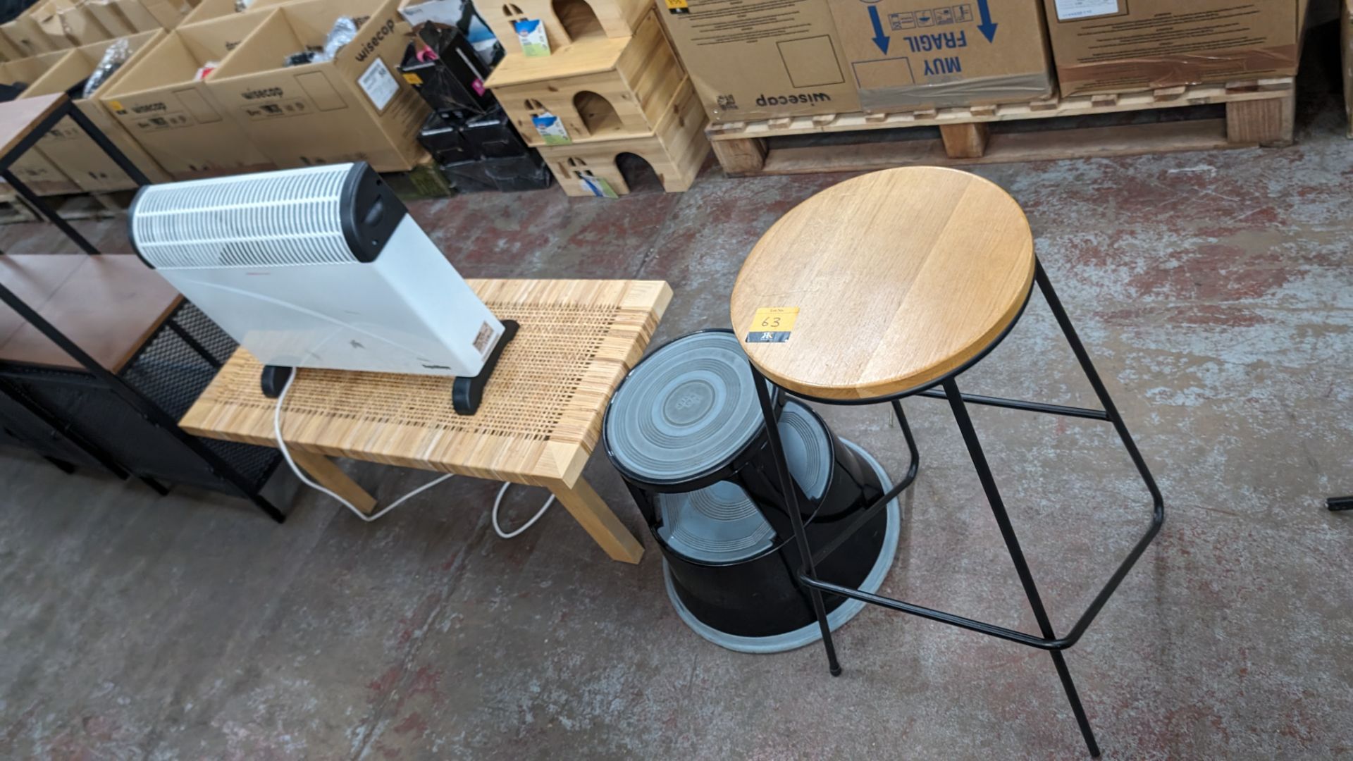 Mixed furniture lot comprising stool, kick step, occasional table and heater