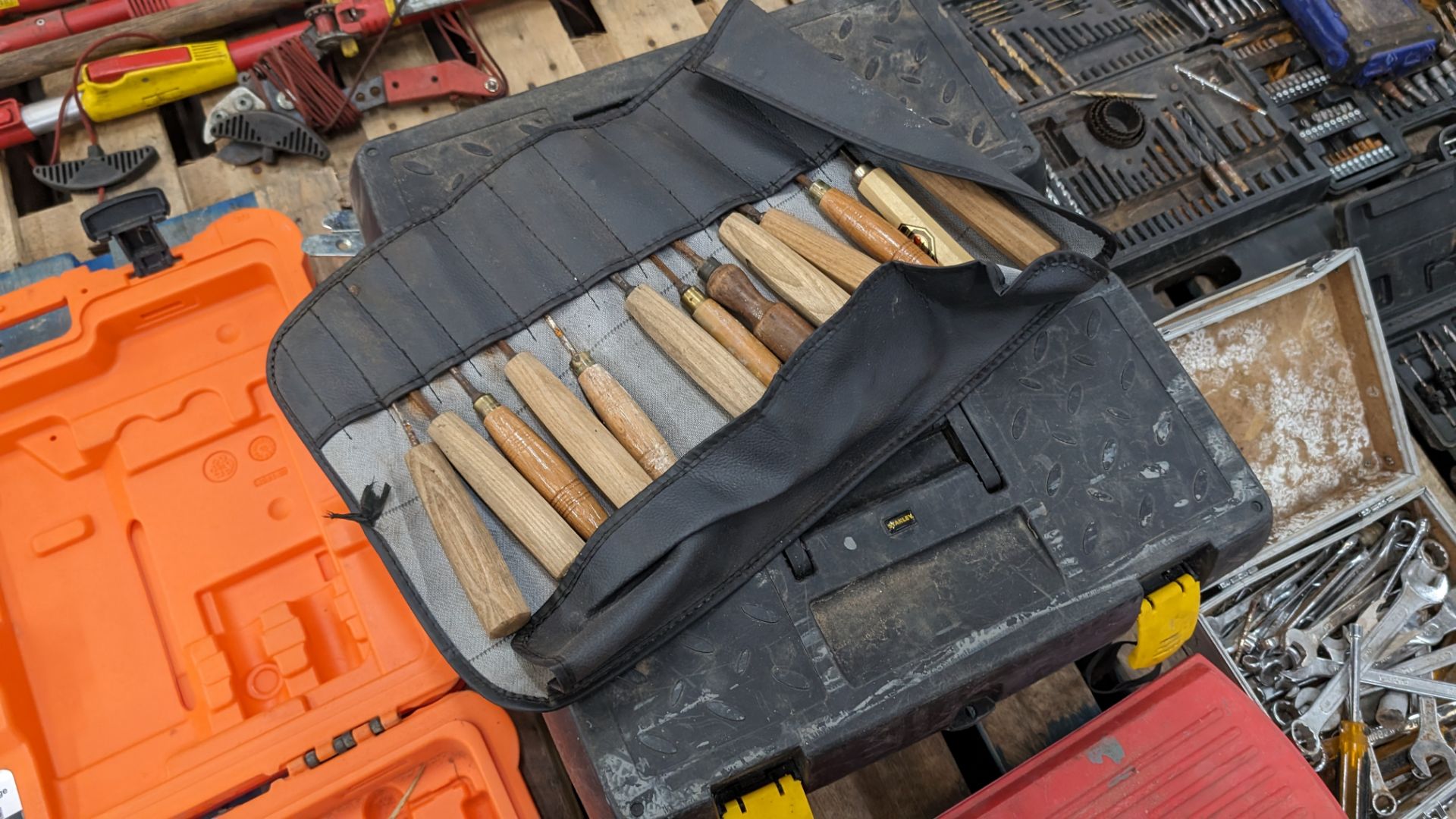 The contents of a pallet of tool kits/toolboxes & contents including good quantity of bit sets - Image 9 of 9