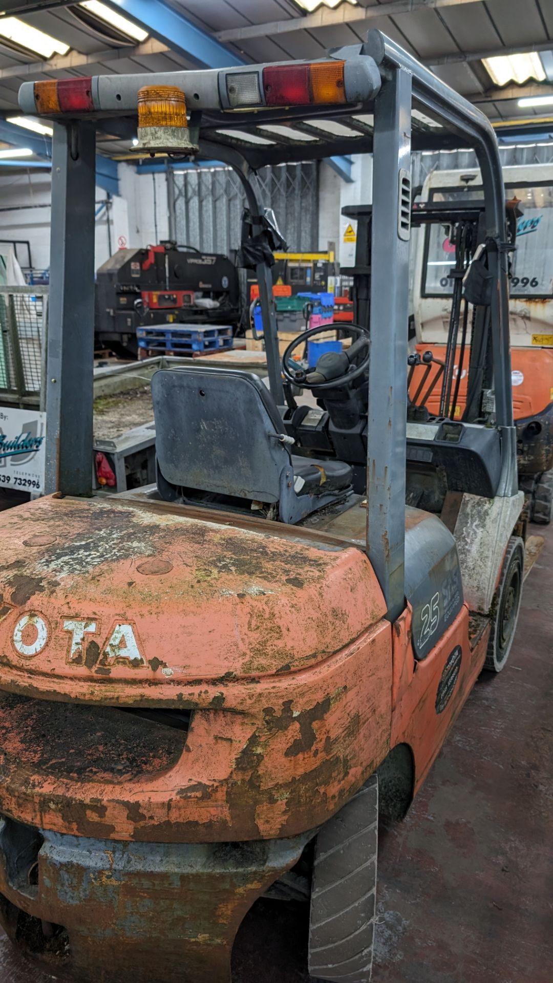 Toyota 25 diesel powered forklift truck with container spec mast & side shift. 4999 hours - Image 12 of 13