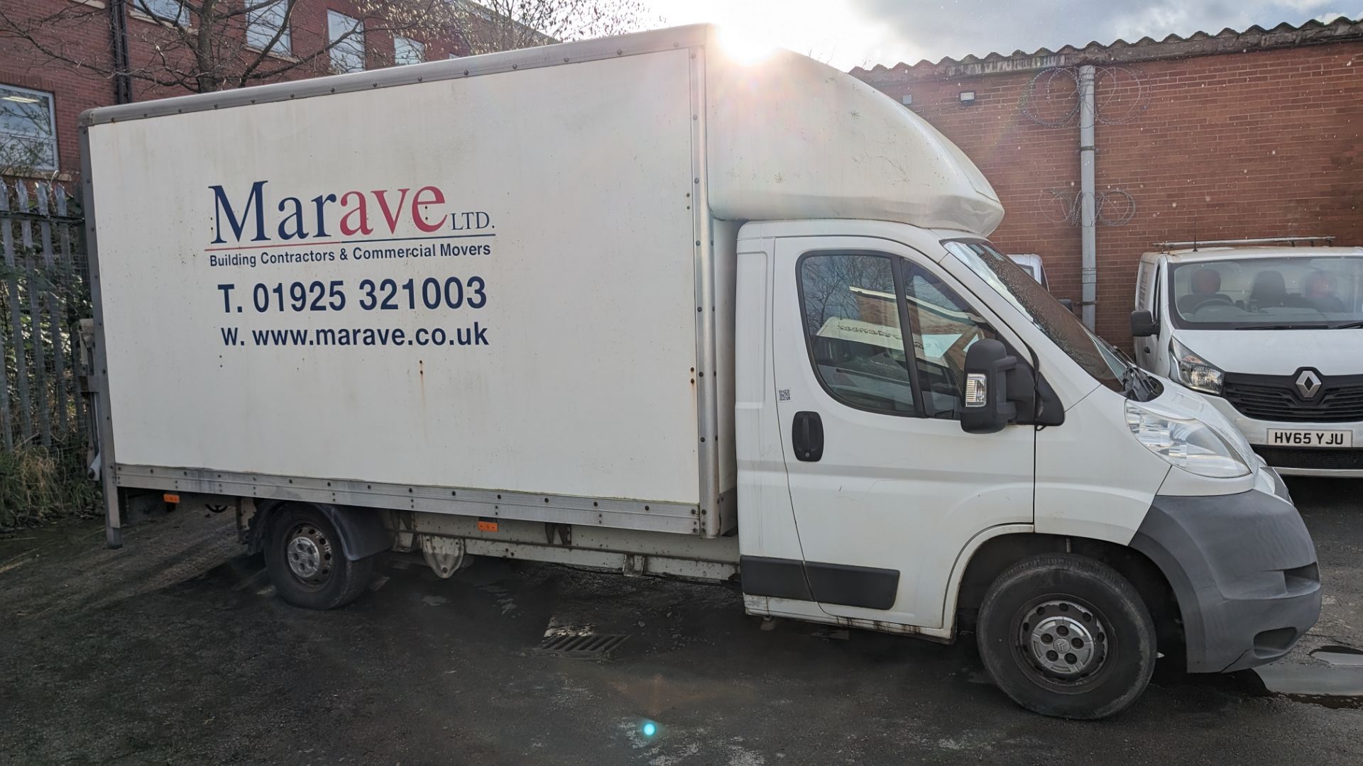 2011 Citroen Relay Luton van with tail lift - Image 9 of 17