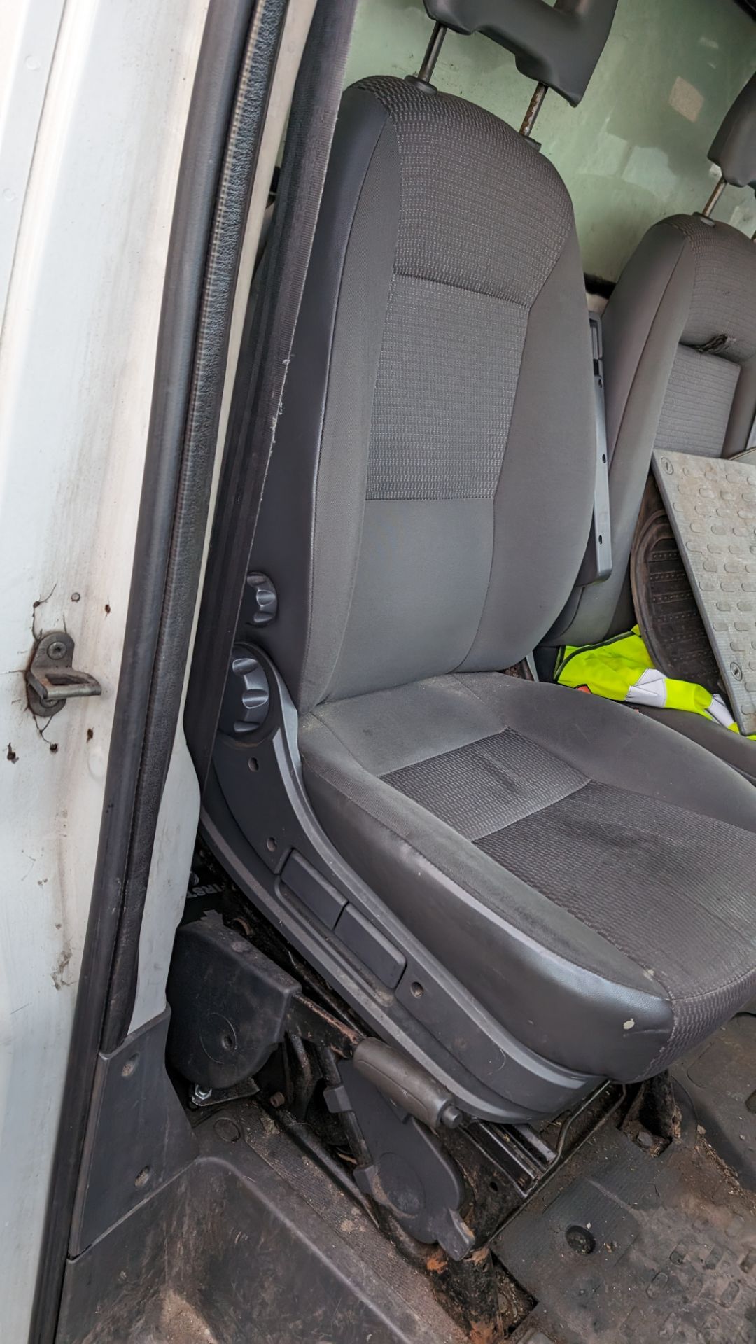 2011 Citroen Relay Luton van with tail lift - Image 17 of 17
