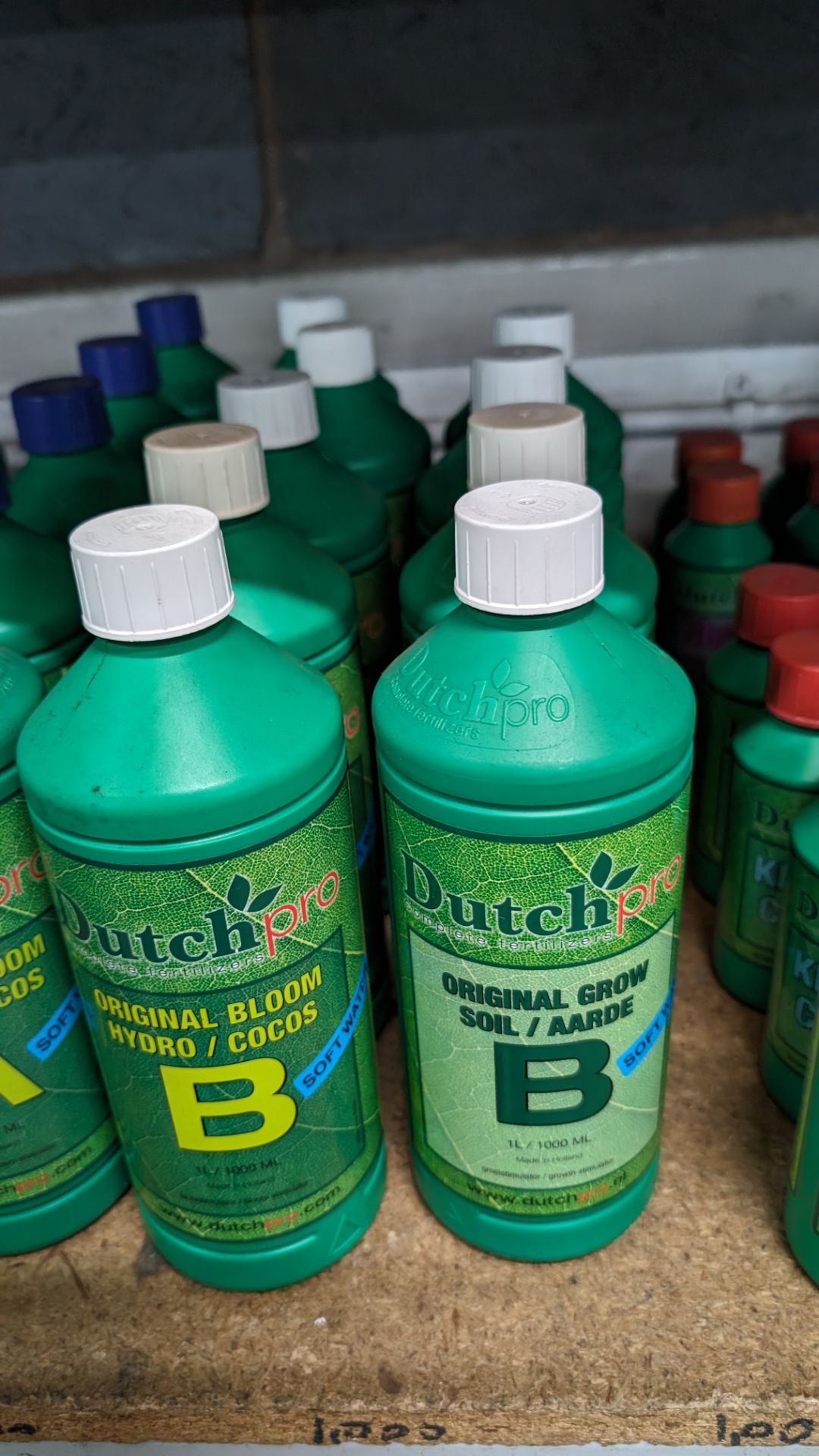18 off 1 litre bottles of Dutch Pro Original products, comprising 4 off 1 litre bottles of Grow Soil - Image 4 of 4
