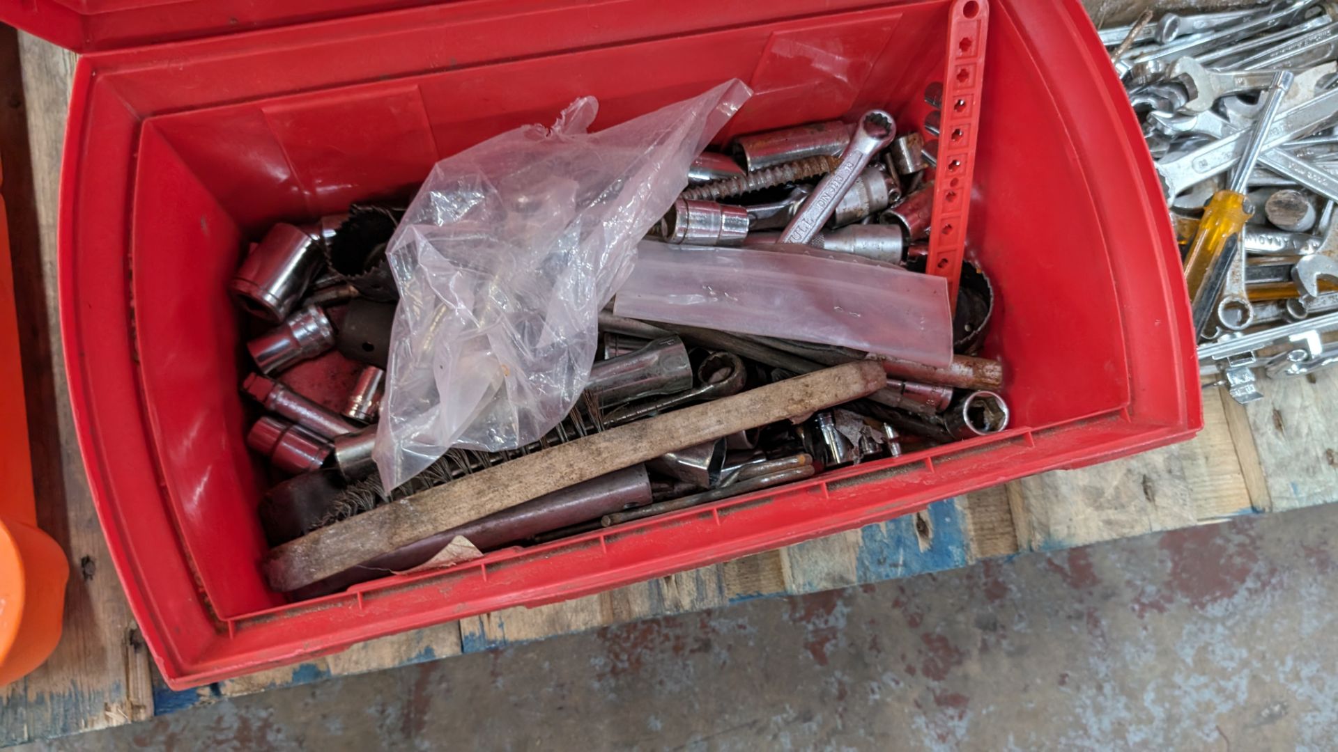 The contents of a pallet of tool kits/toolboxes & contents including good quantity of bit sets - Image 6 of 9