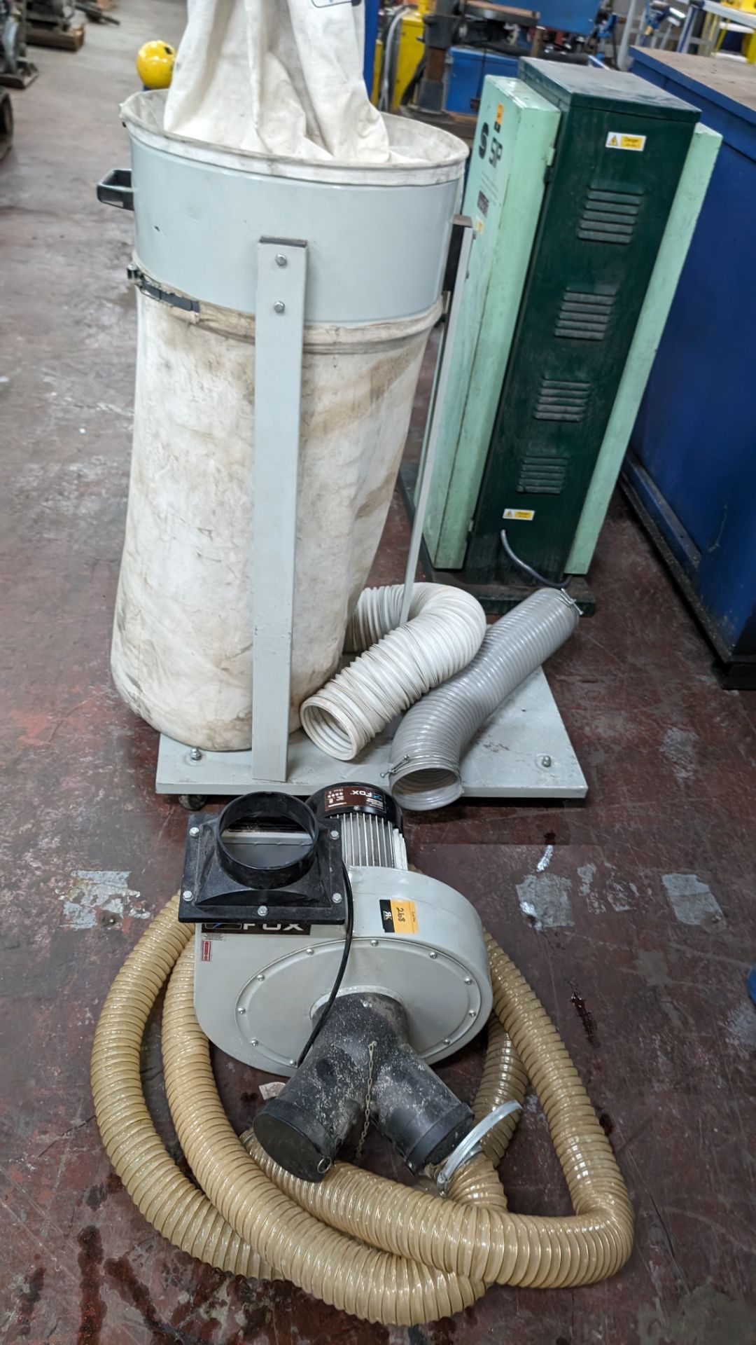 Single bag dust extractor & dust extraction motor including quantity of flexible ducting - Image 5 of 7